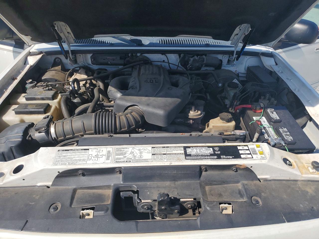 2000 Ford Explorer Limited White vin: 1FMDU75E9YZC02454