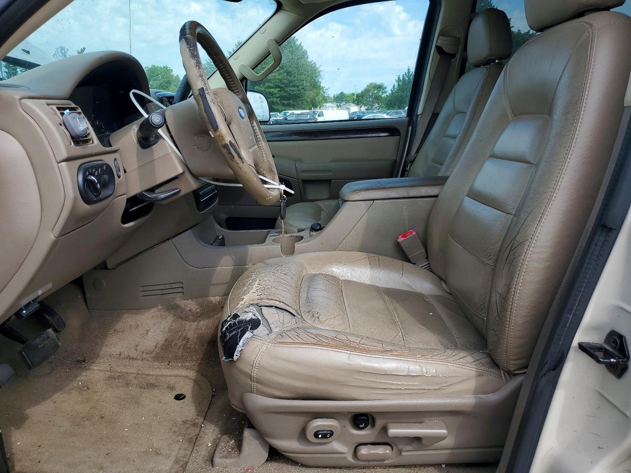 2005 Ford Explorer Limited Beige vin: 1FMDU75W05ZA27130
