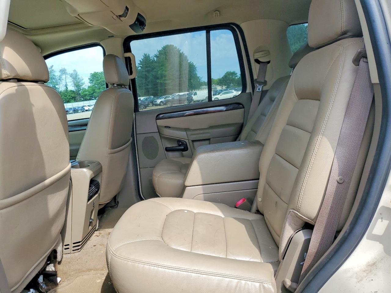 2005 Ford Explorer Limited Beige vin: 1FMDU75W05ZA27130