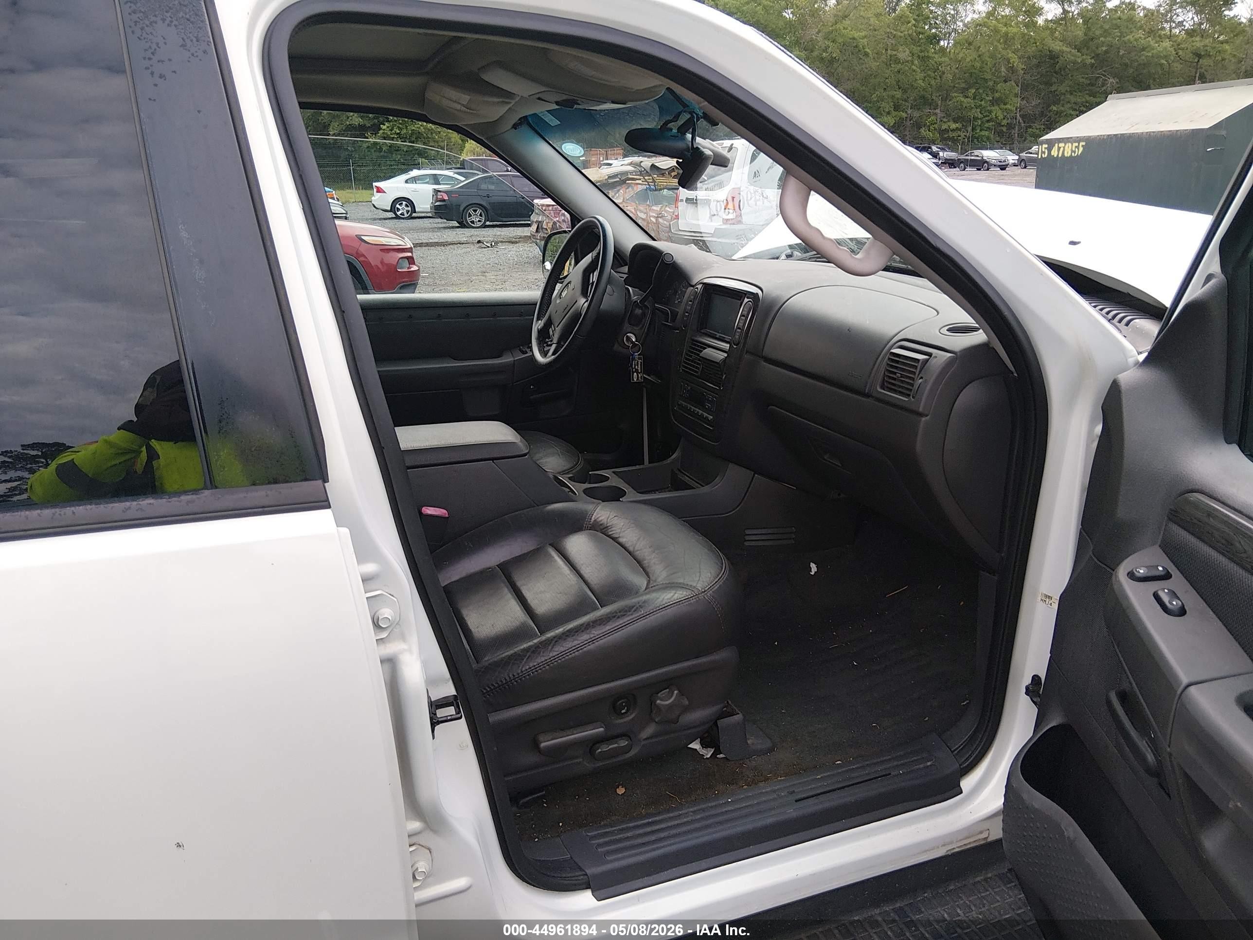 2002 Ford Explorer Limited Белый vin: 1FMDU75W12ZA95710