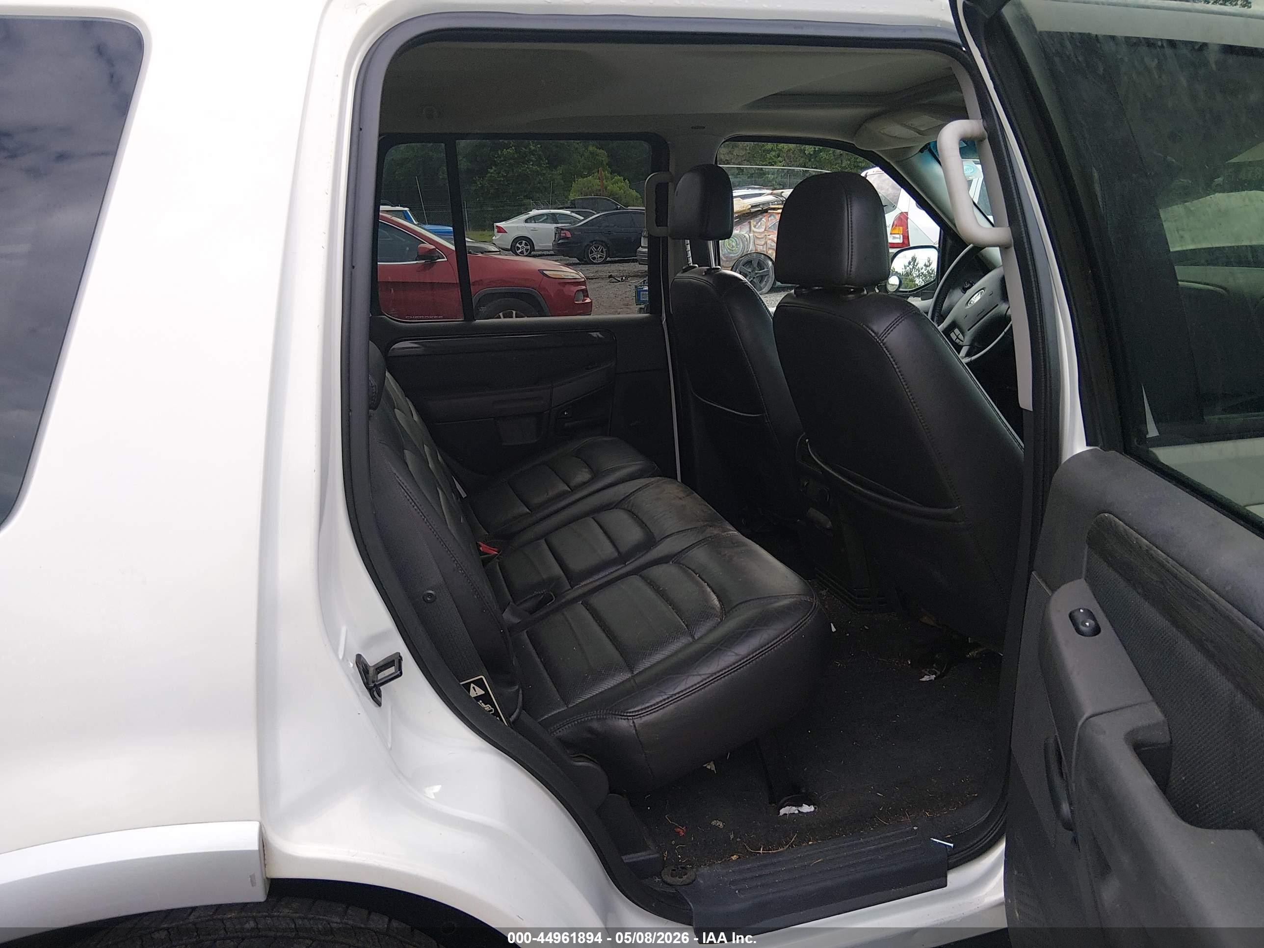 2002 Ford Explorer Limited Белый vin: 1FMDU75W12ZA95710
