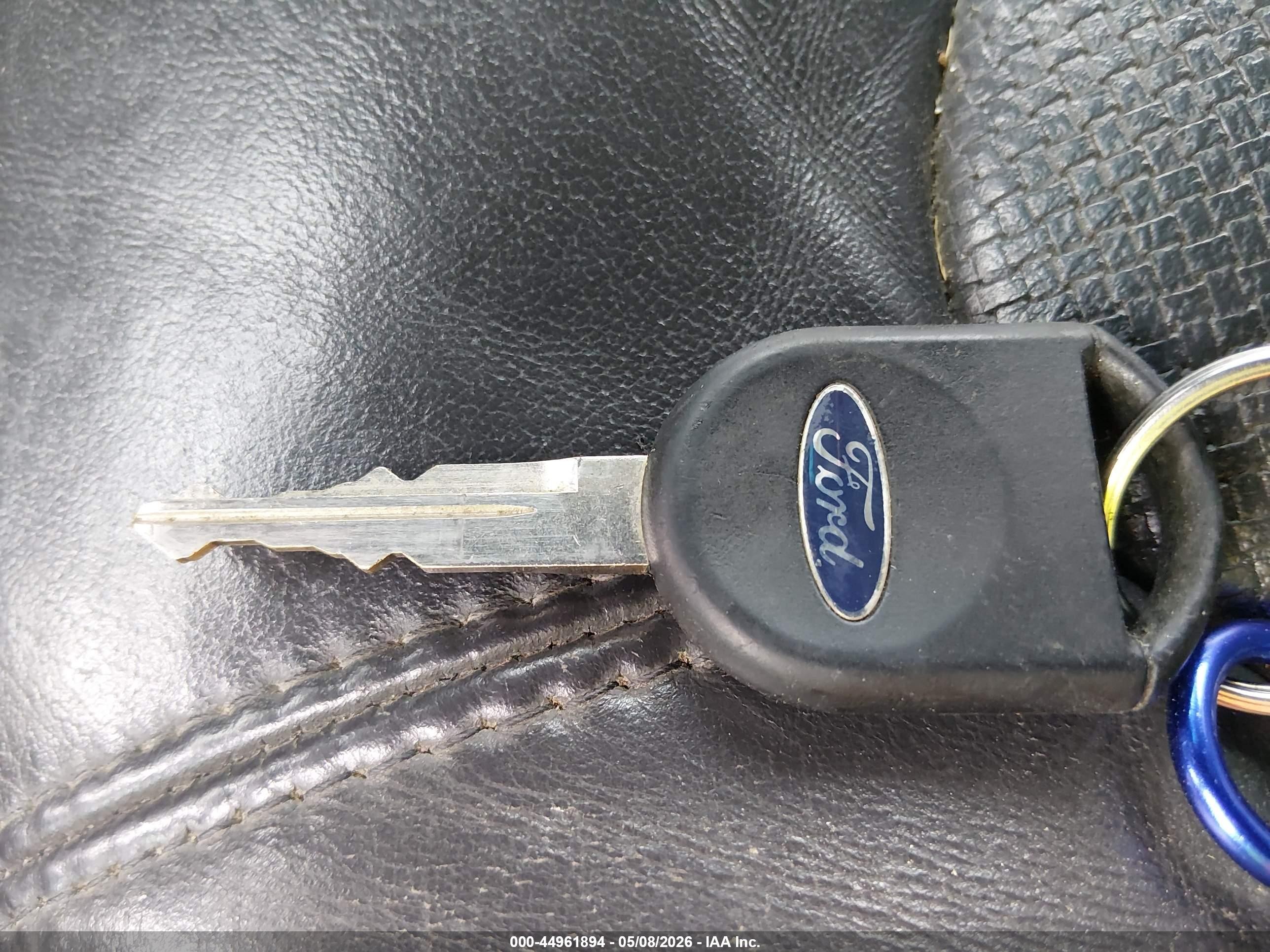 2002 Ford Explorer Limited Белый vin: 1FMDU75W12ZA95710
