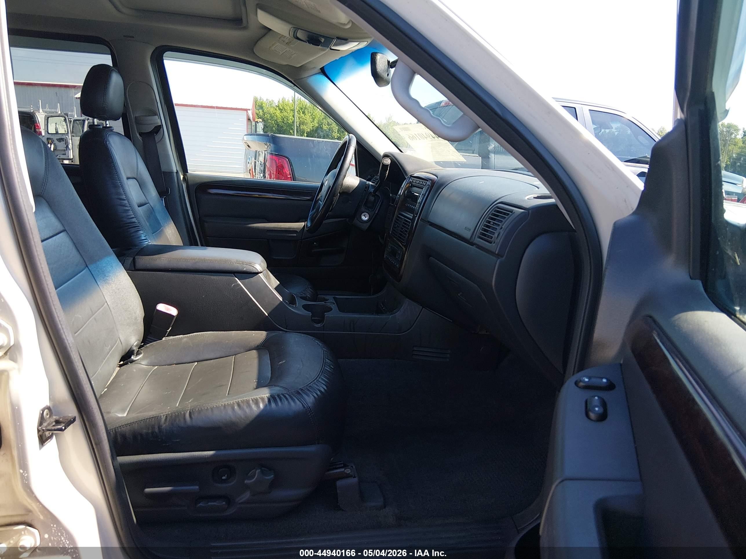 2005 Ford Explorer Limited Cream vin: 1FMDU75W15ZA44485