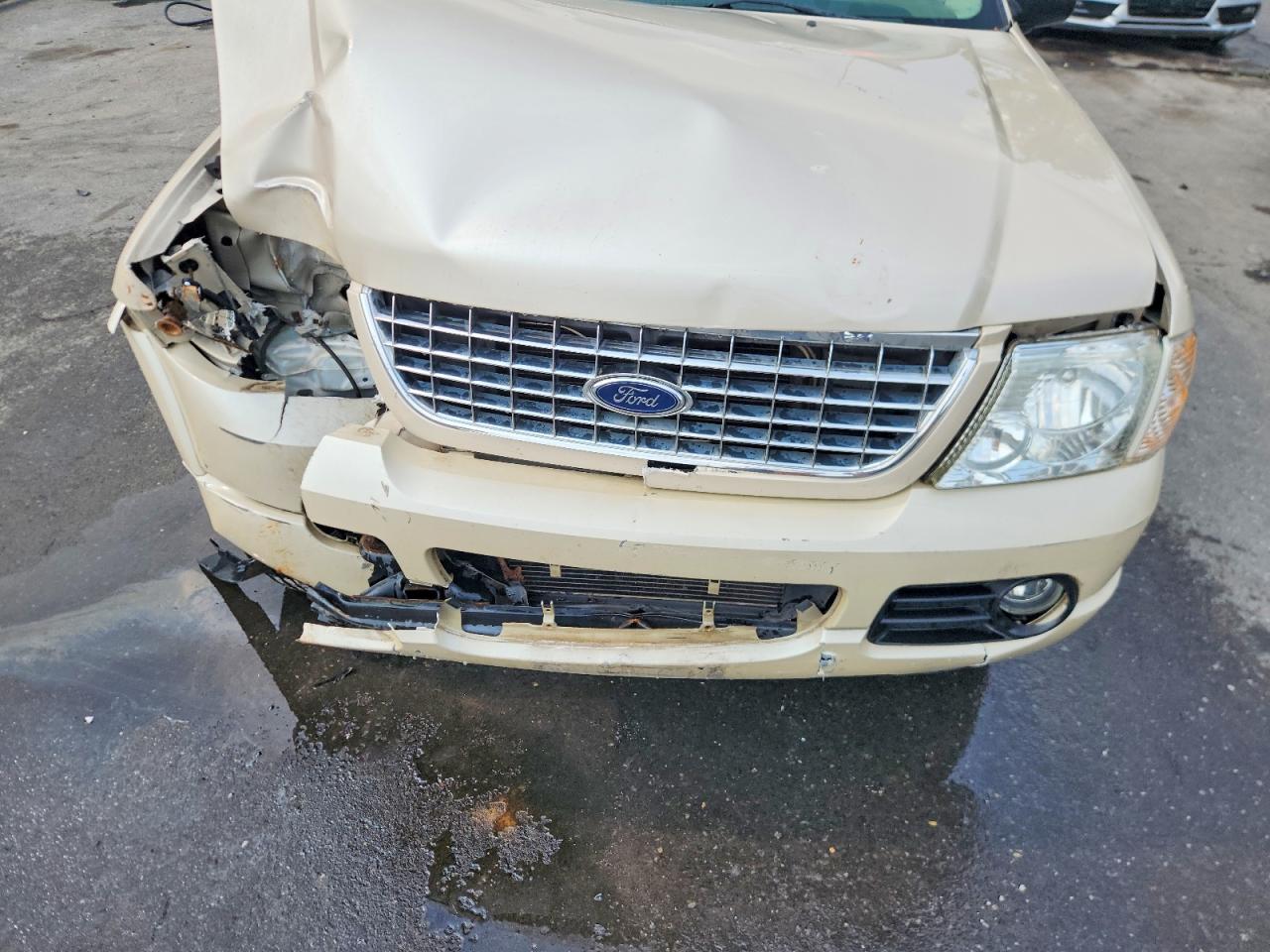 2005 Ford Explorer Limited Gold vin: 1FMDU75W25ZA00267
