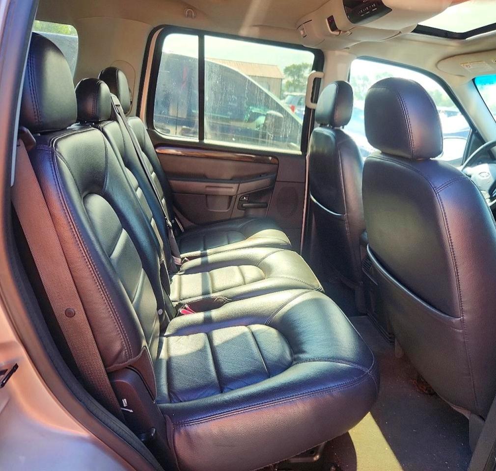 2005 Ford Explorer Limited Silver vin: 1FMDU75W25ZA24441