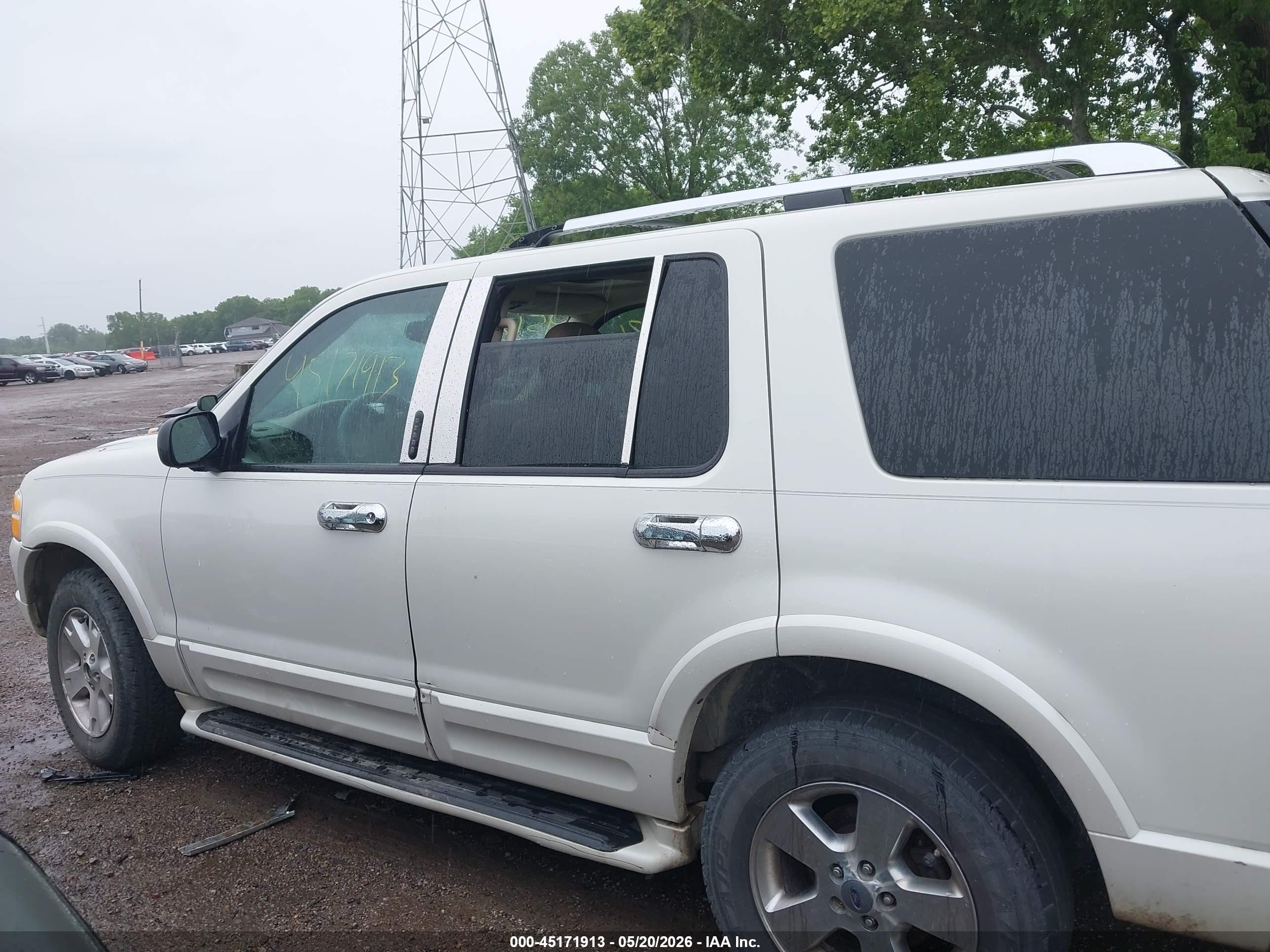 2003 Ford Explorer Limited White vin: 1FMDU75W53ZA83366