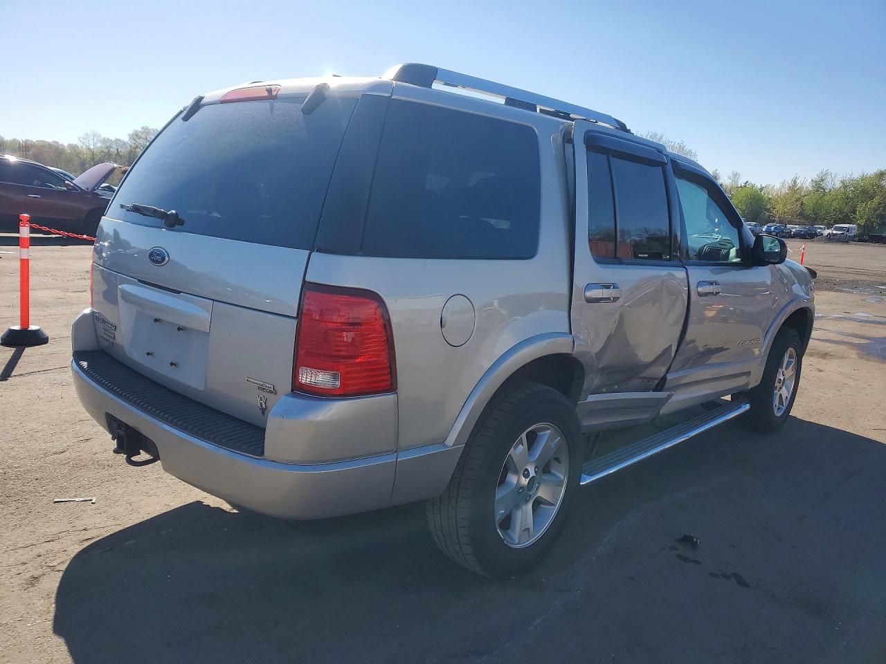 2005 Ford Explorer Limited Silver vin: 1FMDU75W95UA45543