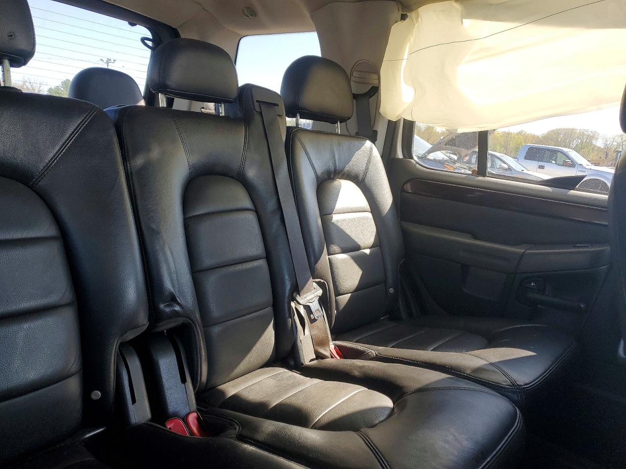 2005 Ford Explorer Limited Silver vin: 1FMDU75W95UA45543