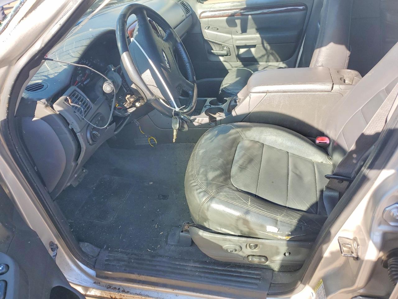 2005 Ford Explorer Limited Silver vin: 1FMDU75W95UA45543