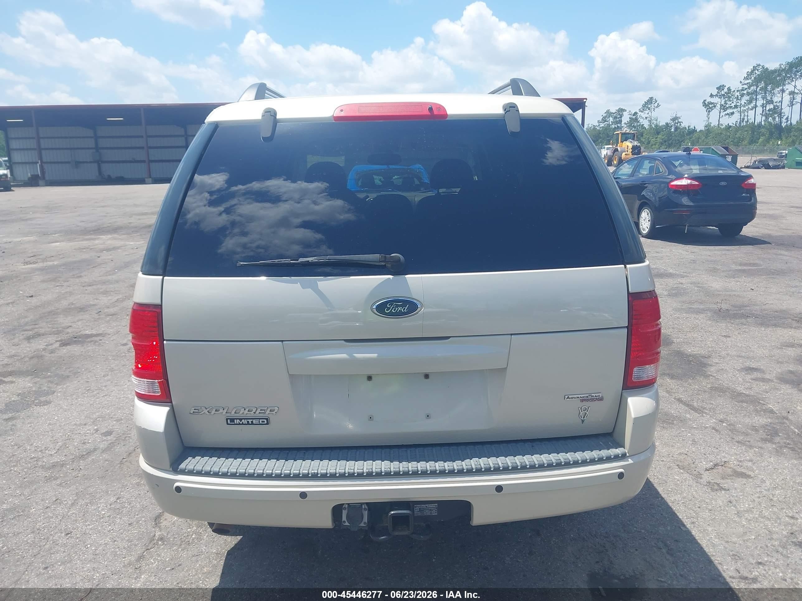 2005 Ford Explorer Limited Cream vin: 1FMDU75WX5ZA26065