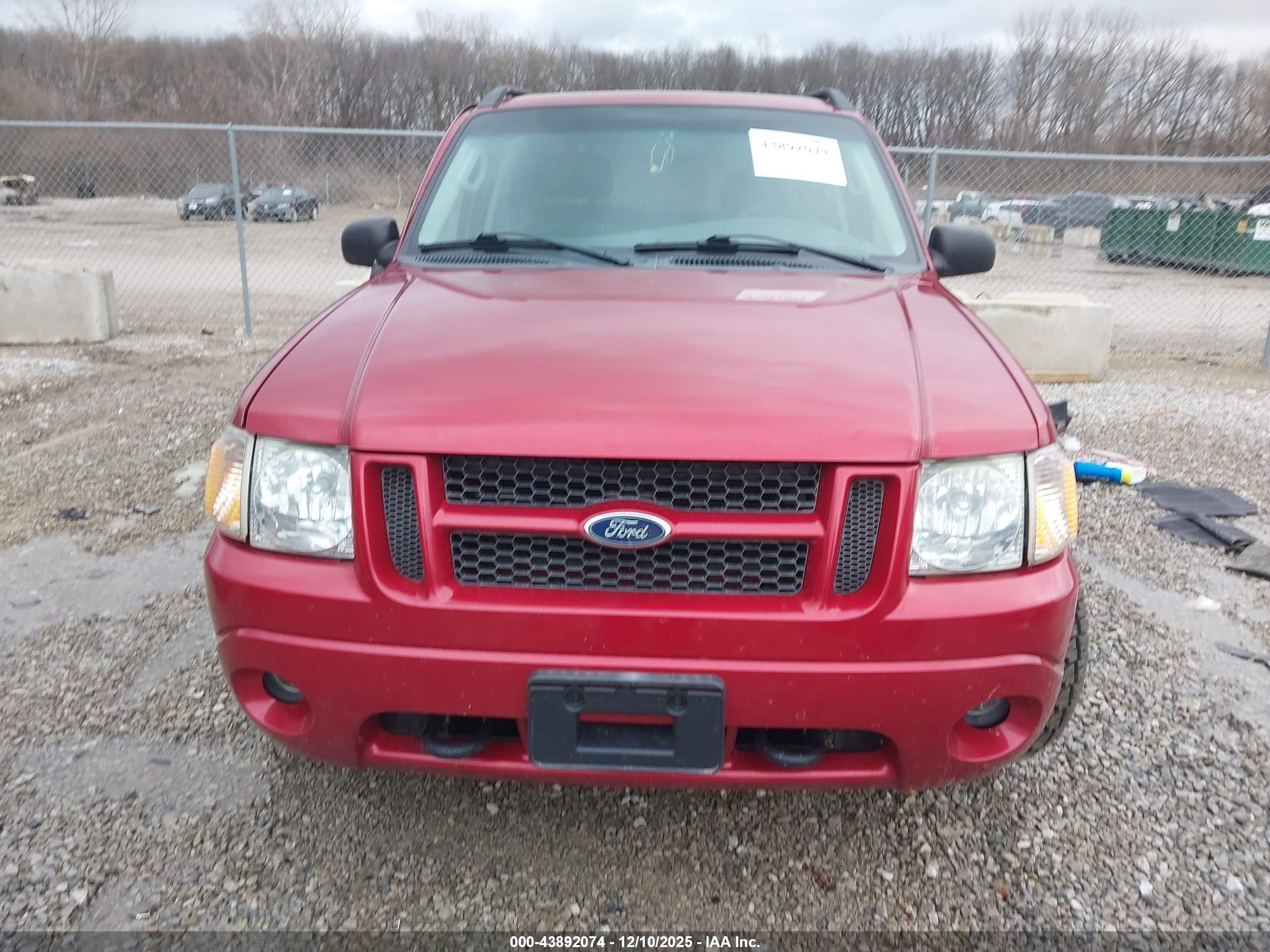 2005 Ford Explorer Sport Trac   Red vin: 1FMDU77K15UB80798