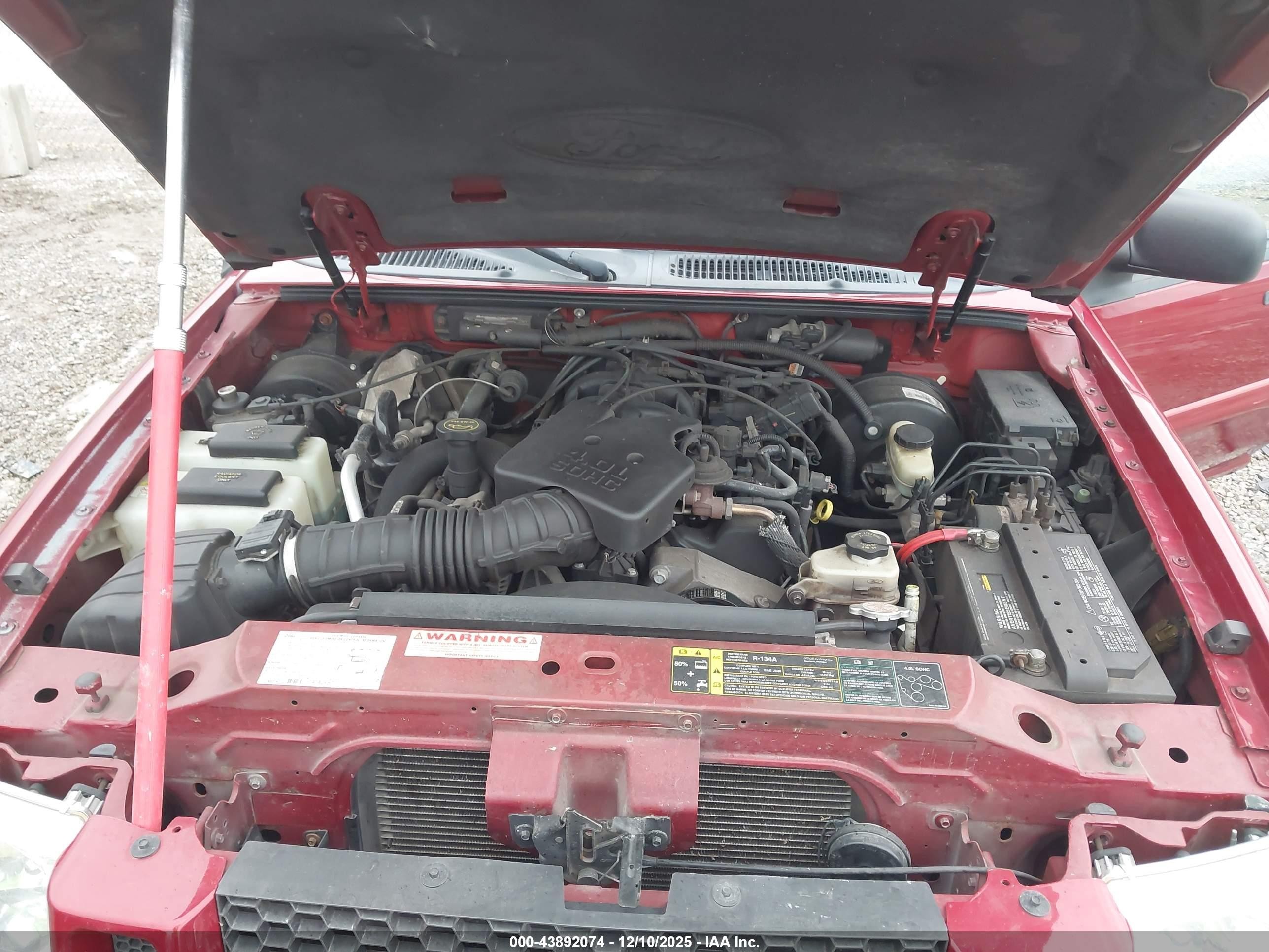 2005 Ford Explorer Sport Trac   Red vin: 1FMDU77K15UB80798