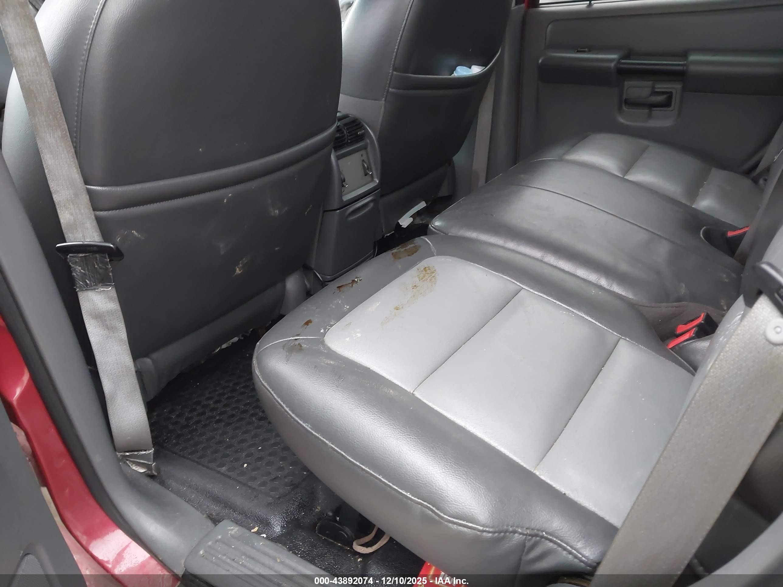 2005 Ford Explorer Sport Trac   Red vin: 1FMDU77K15UB80798
