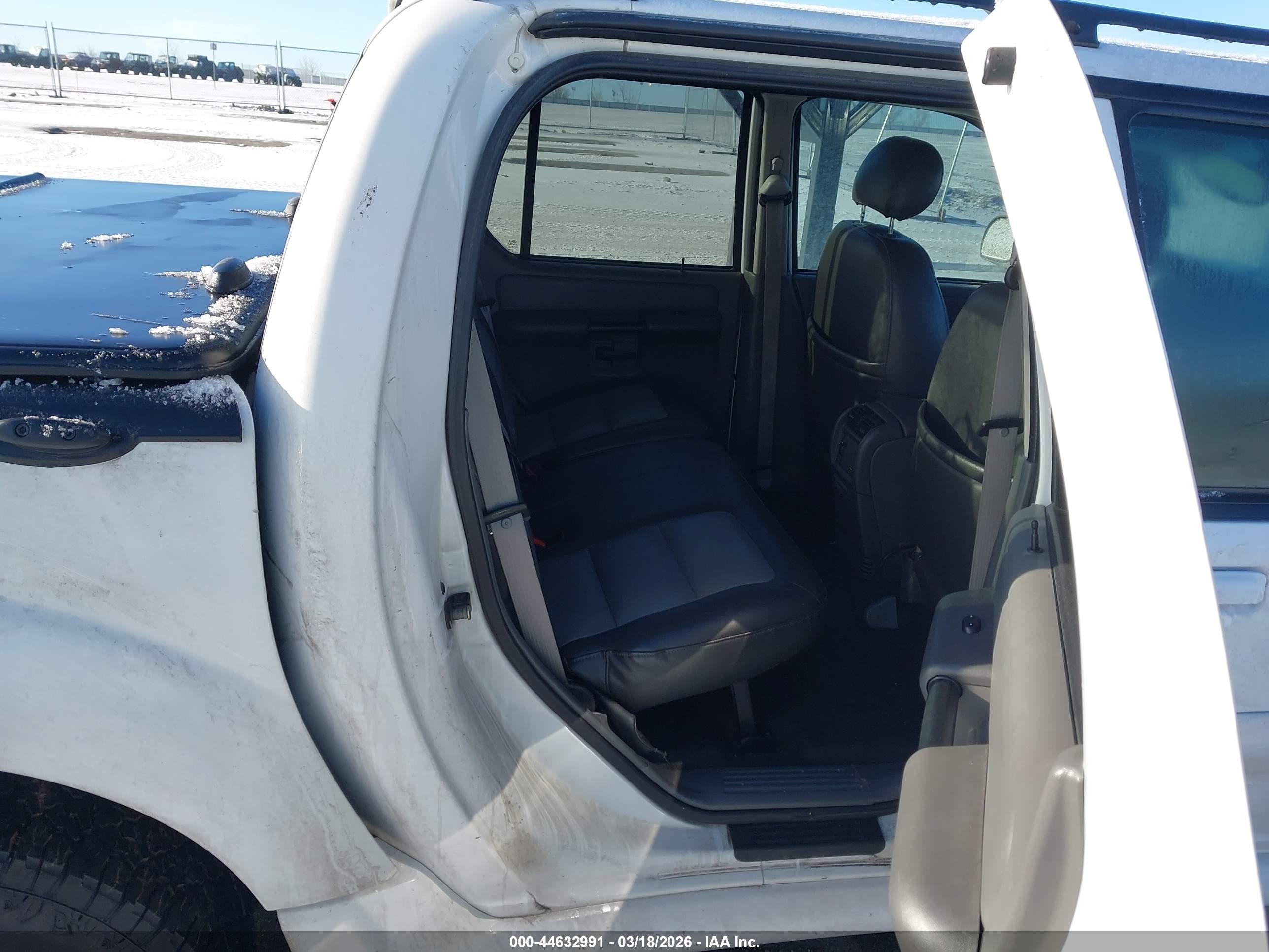 2005 Ford Explorer Sport Trac Adrenalin/xls/xlt White vin: 1FMDU77K85UB28357