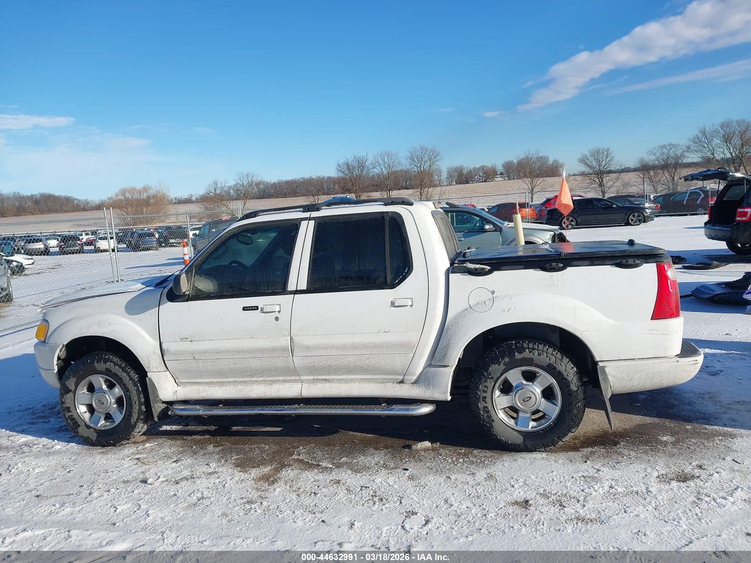 2005 Ford Explorer Sport Trac Adrenalin/xls/xlt White vin: 1FMDU77K85UB28357