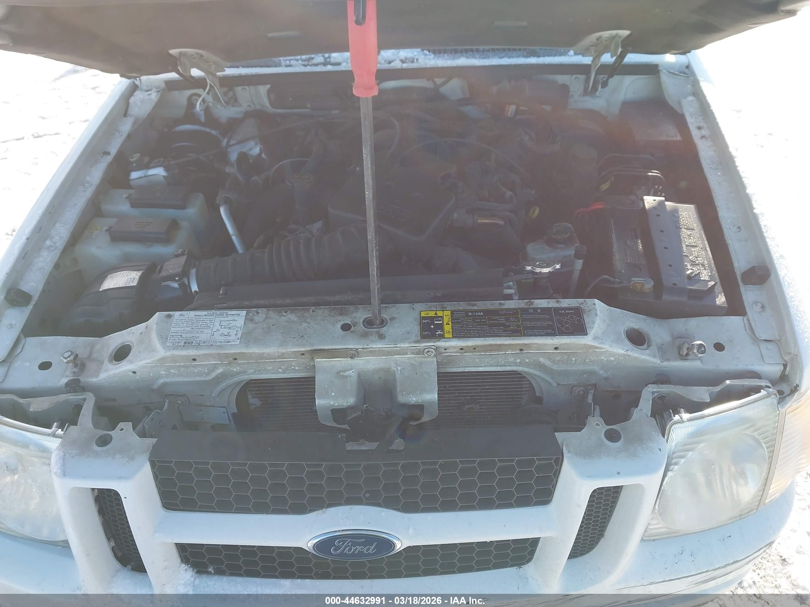 2005 Ford Explorer Sport Trac Adrenalin/xls/xlt White vin: 1FMDU77K85UB28357