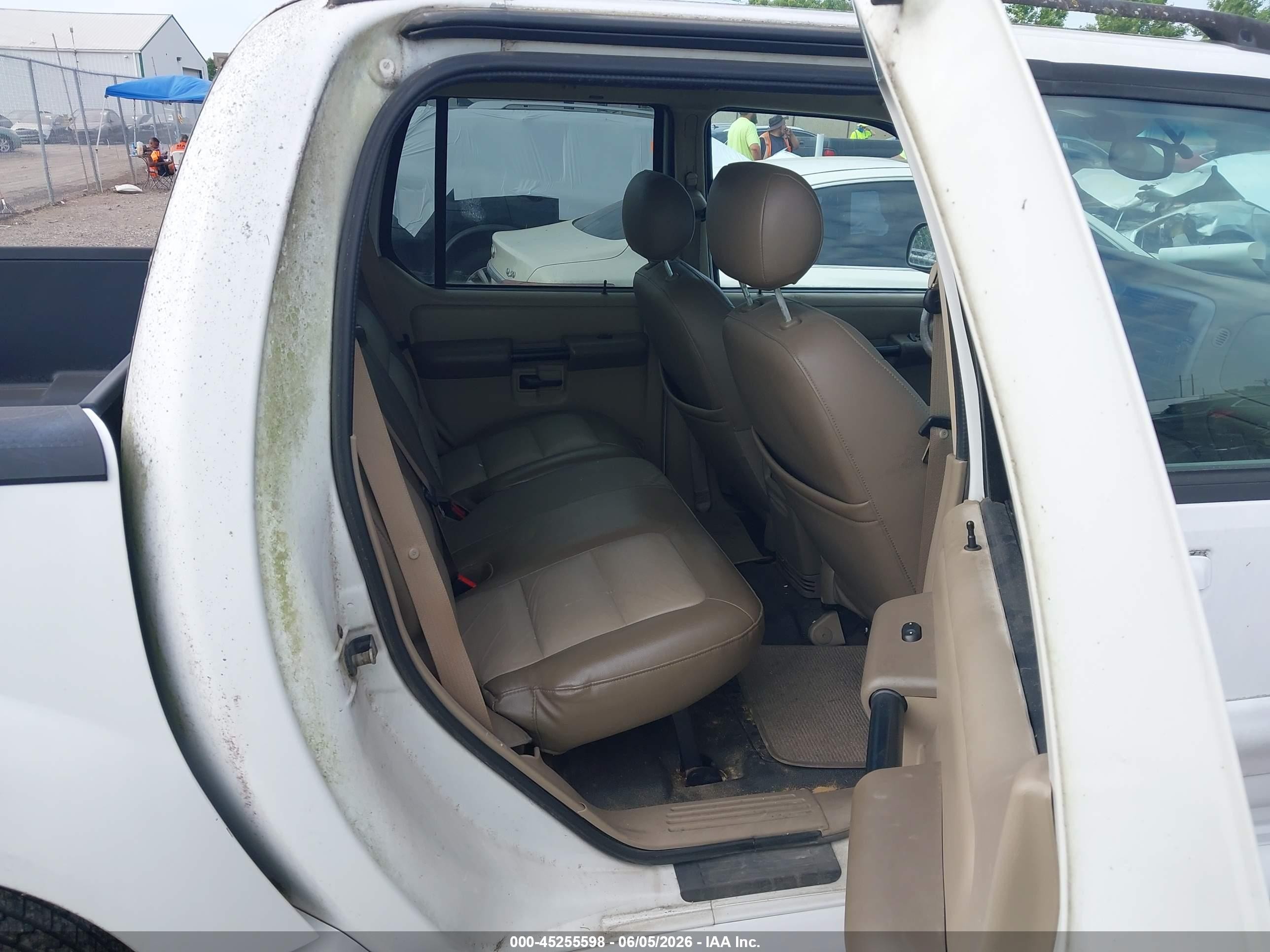 2004 Ford Explorer Sport Trac   Белый vin: 1FMDU77K94UB64993