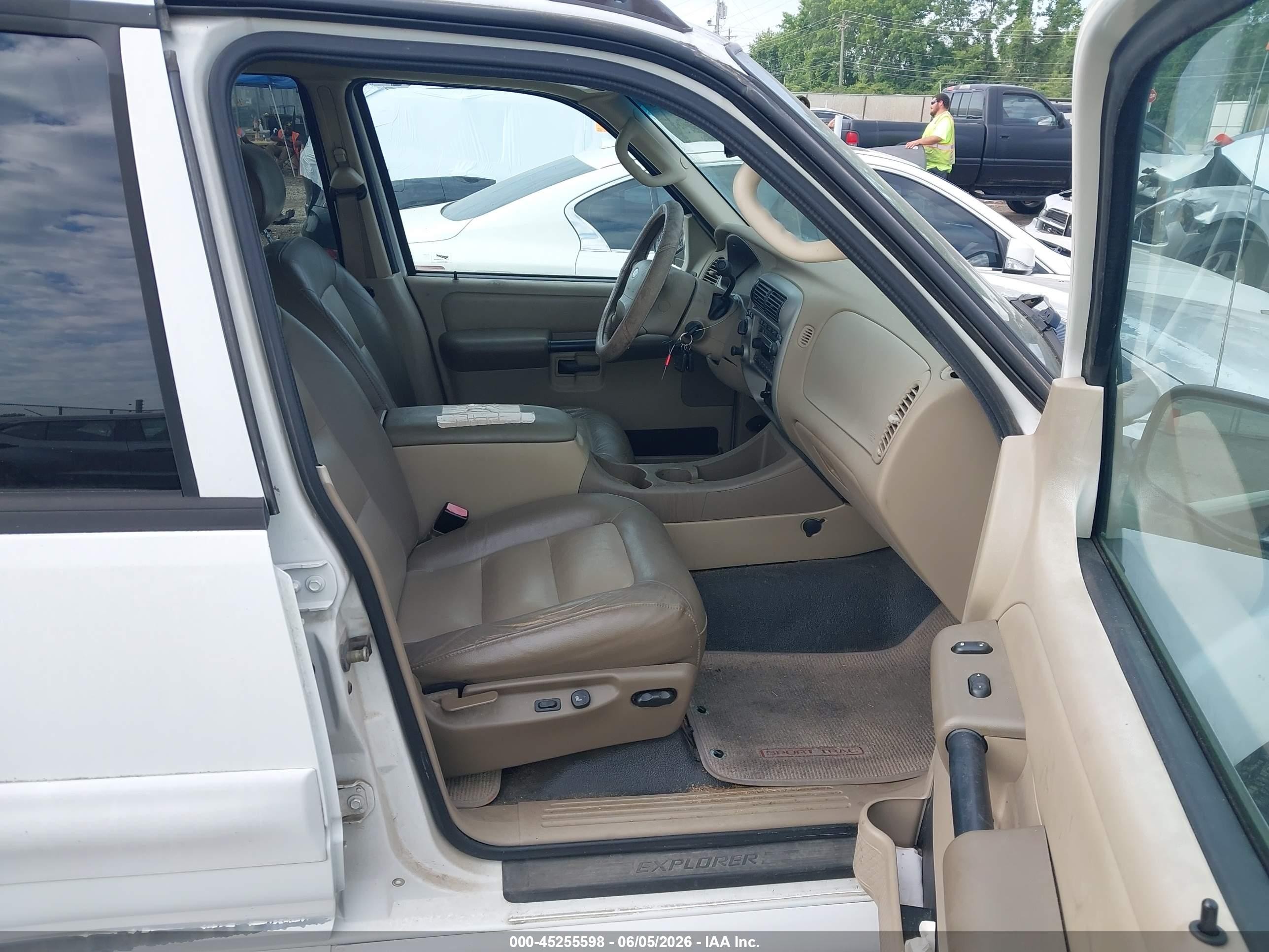 2004 Ford Explorer Sport Trac   Белый vin: 1FMDU77K94UB64993