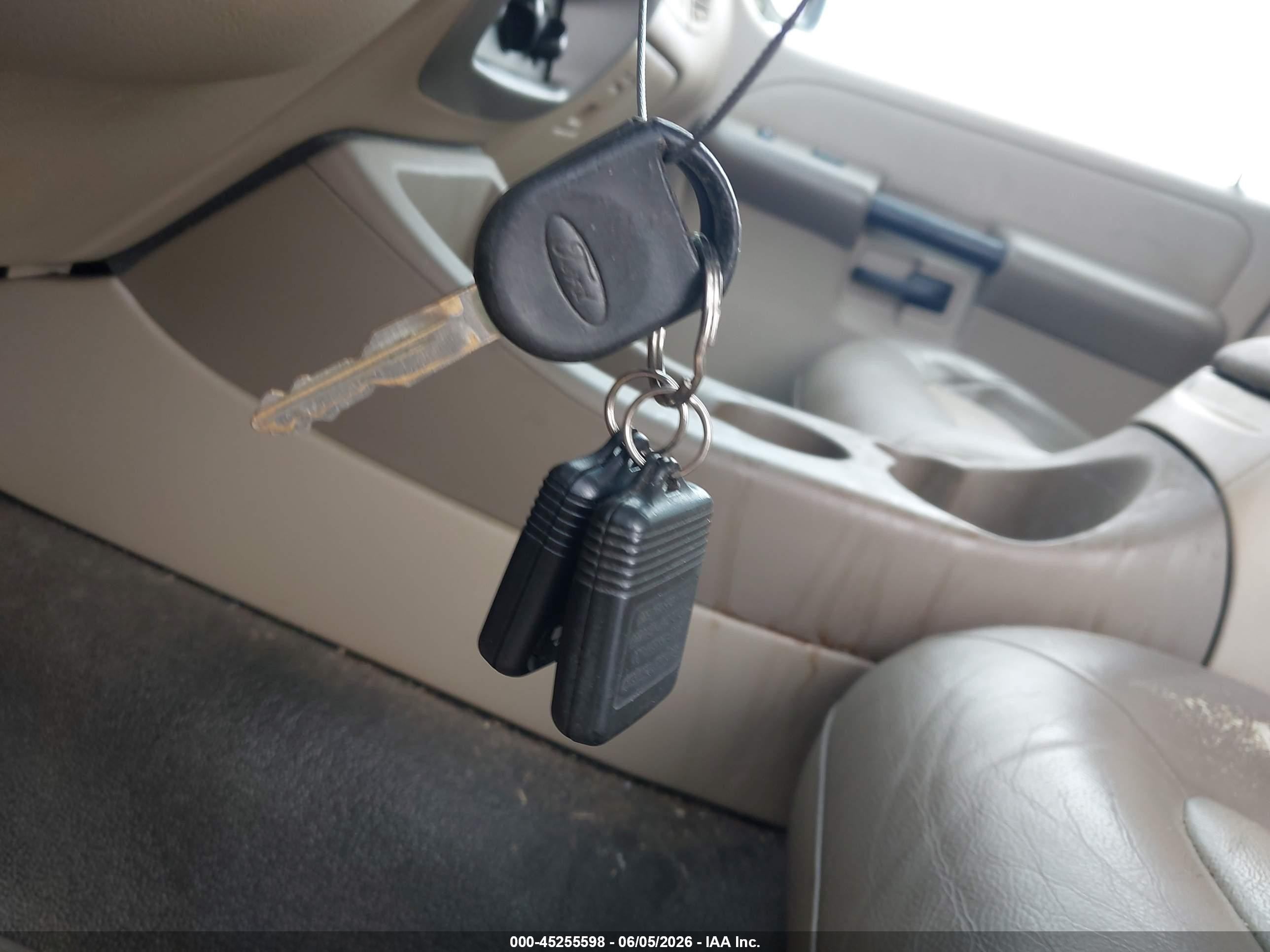 2004 Ford Explorer Sport Trac   Белый vin: 1FMDU77K94UB64993