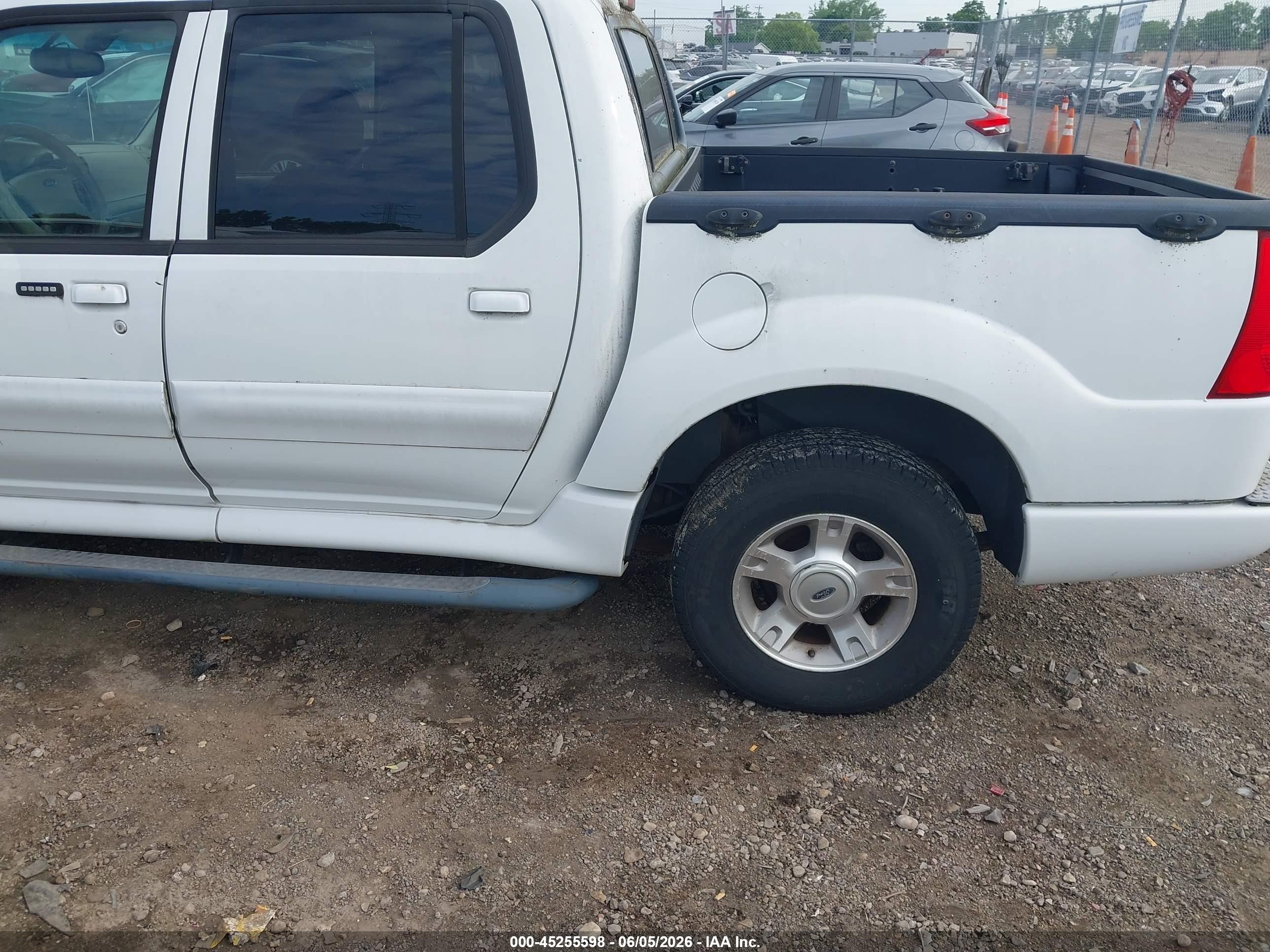 2004 Ford Explorer Sport Trac   Белый vin: 1FMDU77K94UB64993