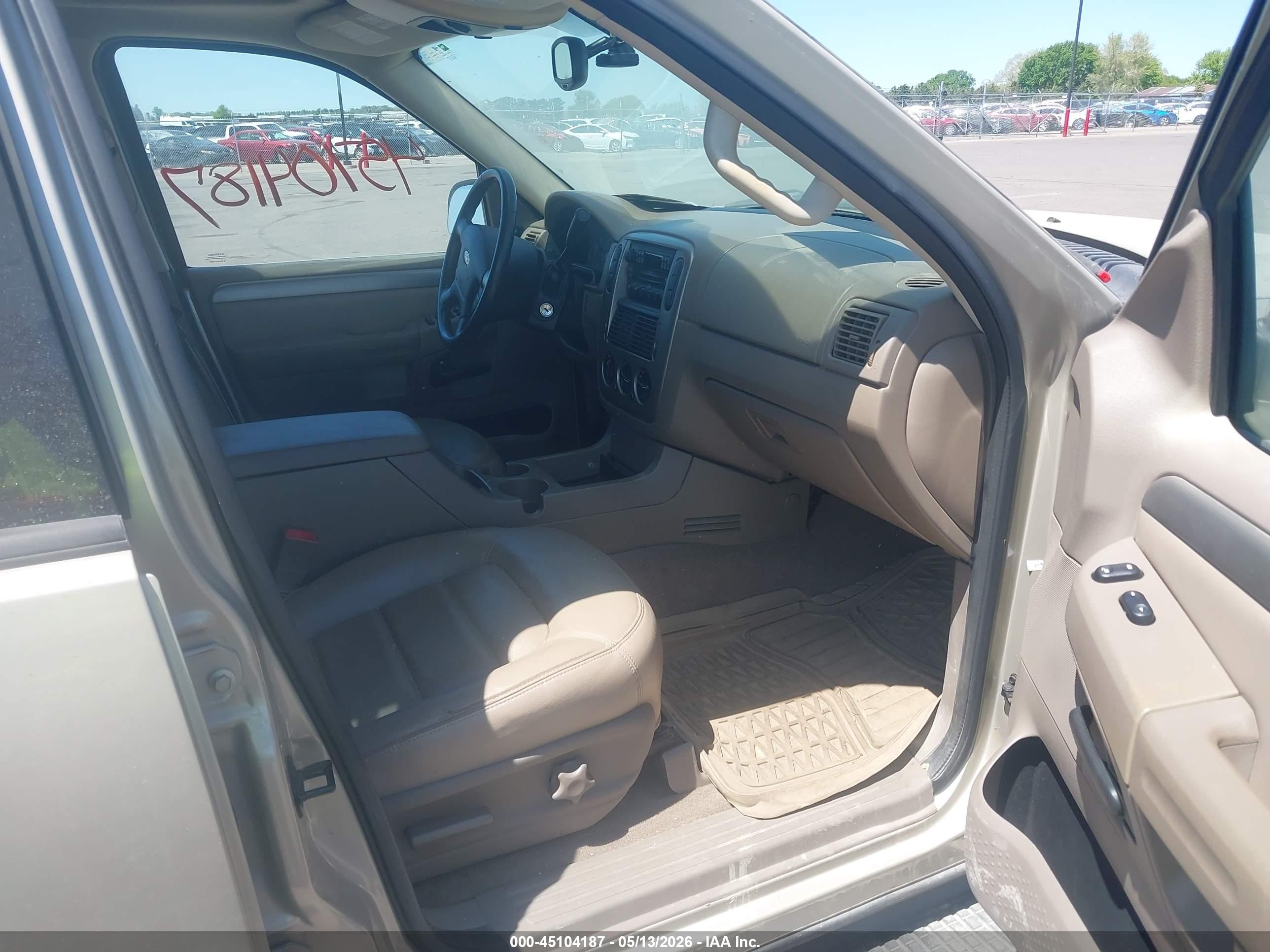 2004 Ford Explorer Xlt Gold vin: 1FMDU83K84ZA37649