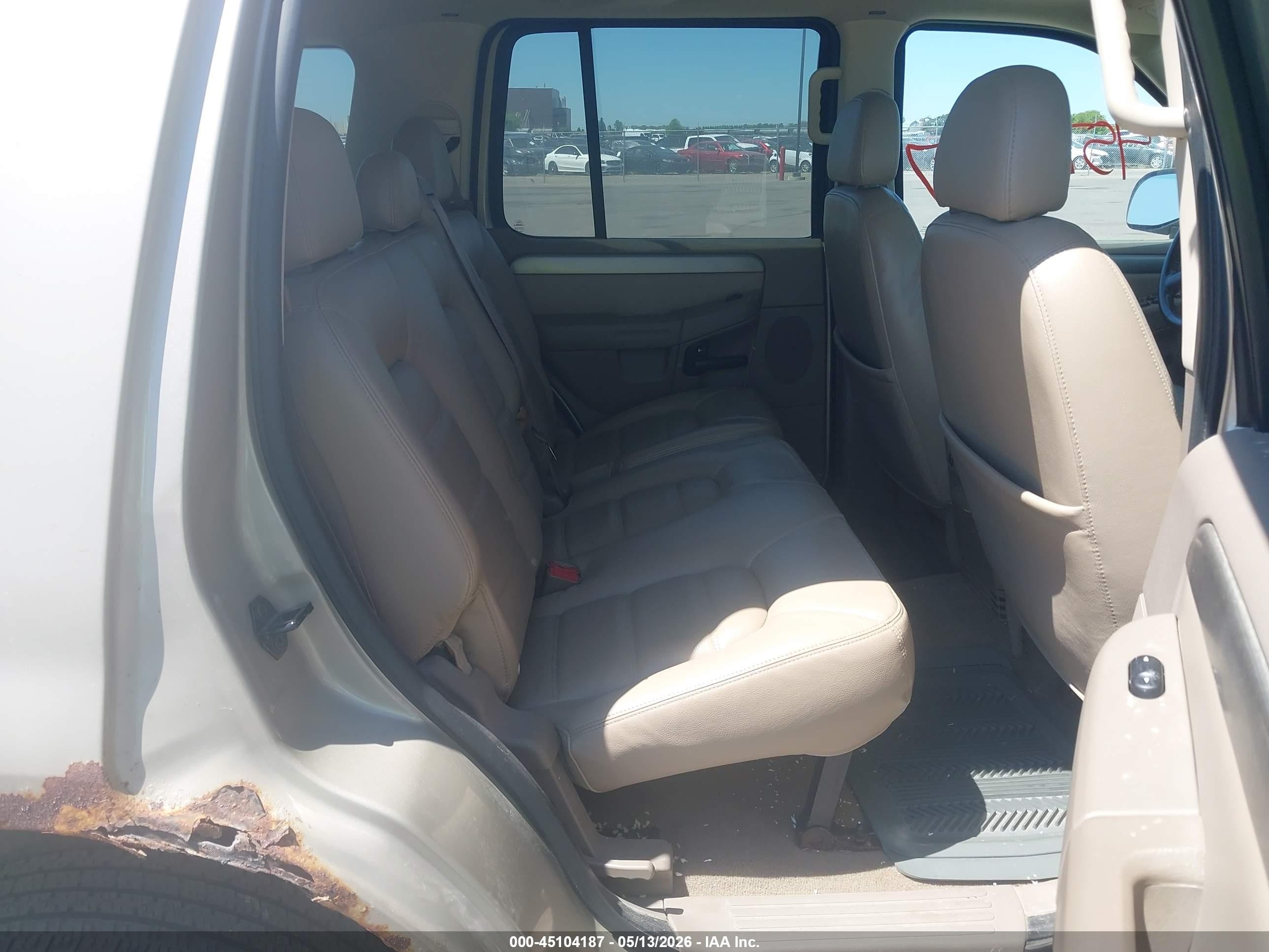 2004 Ford Explorer Xlt Gold vin: 1FMDU83K84ZA37649
