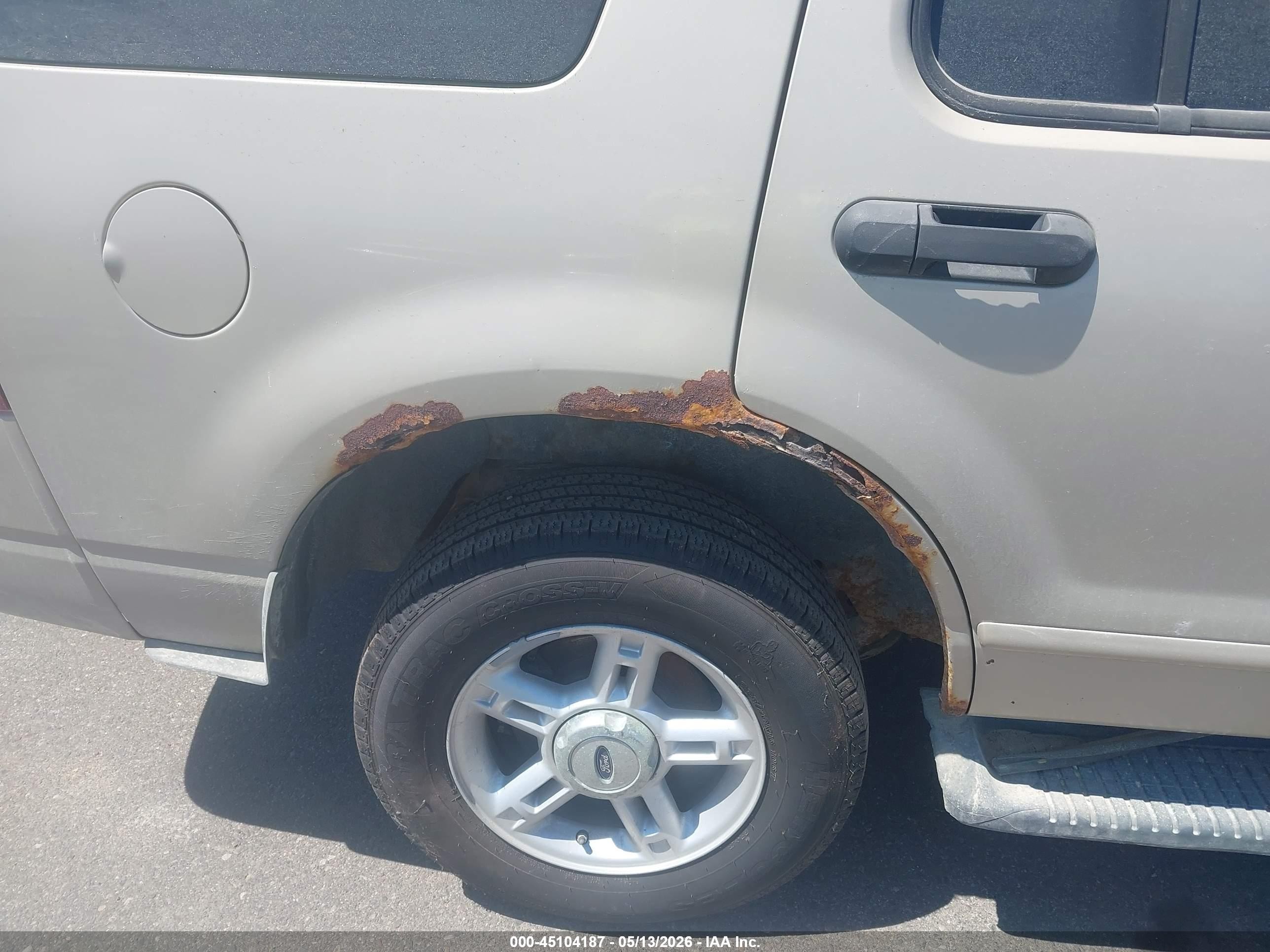 2004 Ford Explorer Xlt Gold vin: 1FMDU83K84ZA37649