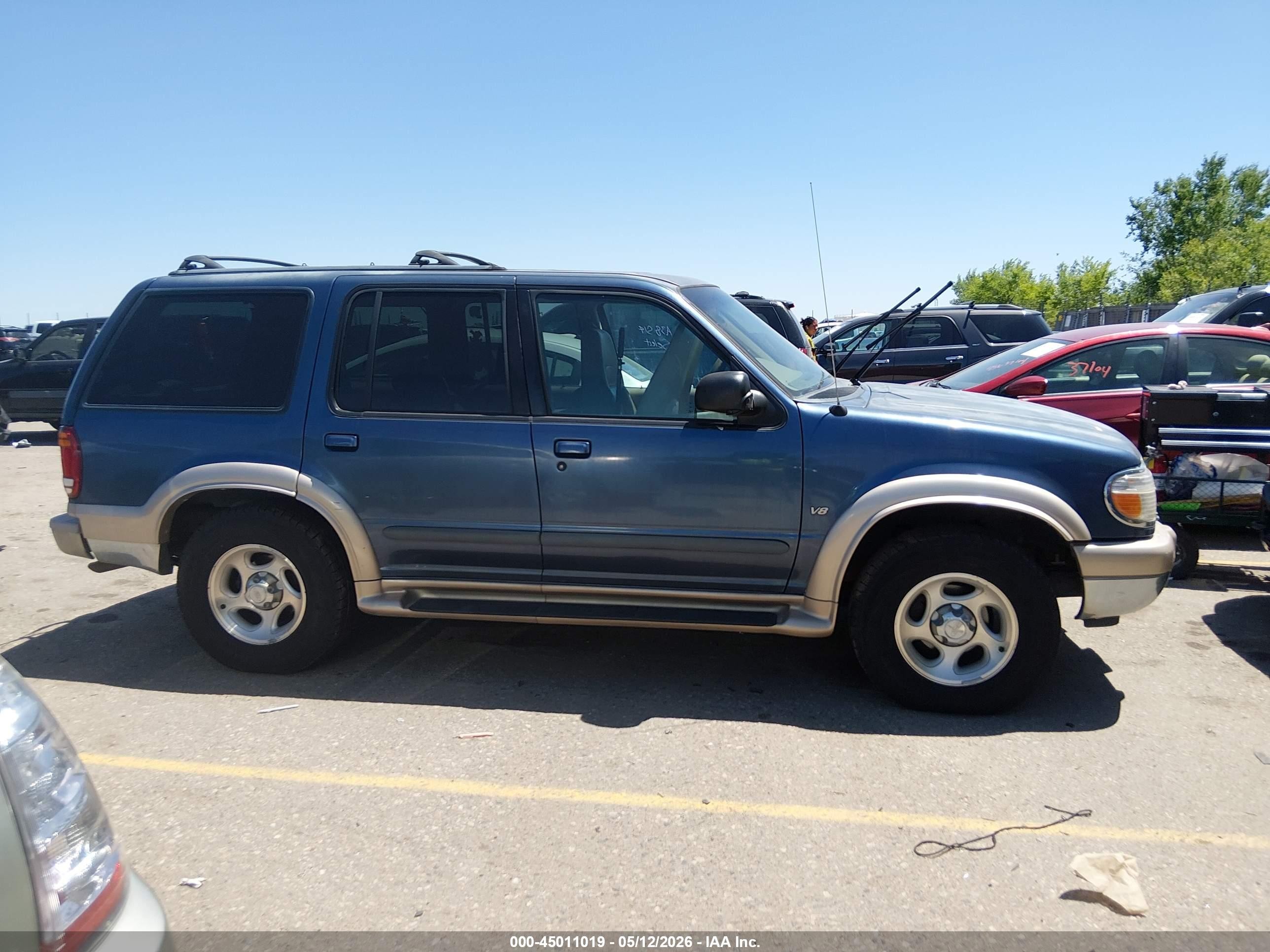 2000 Ford Explorer Eddie Bauer Blue vin: 1FMDU84P1YZA38514