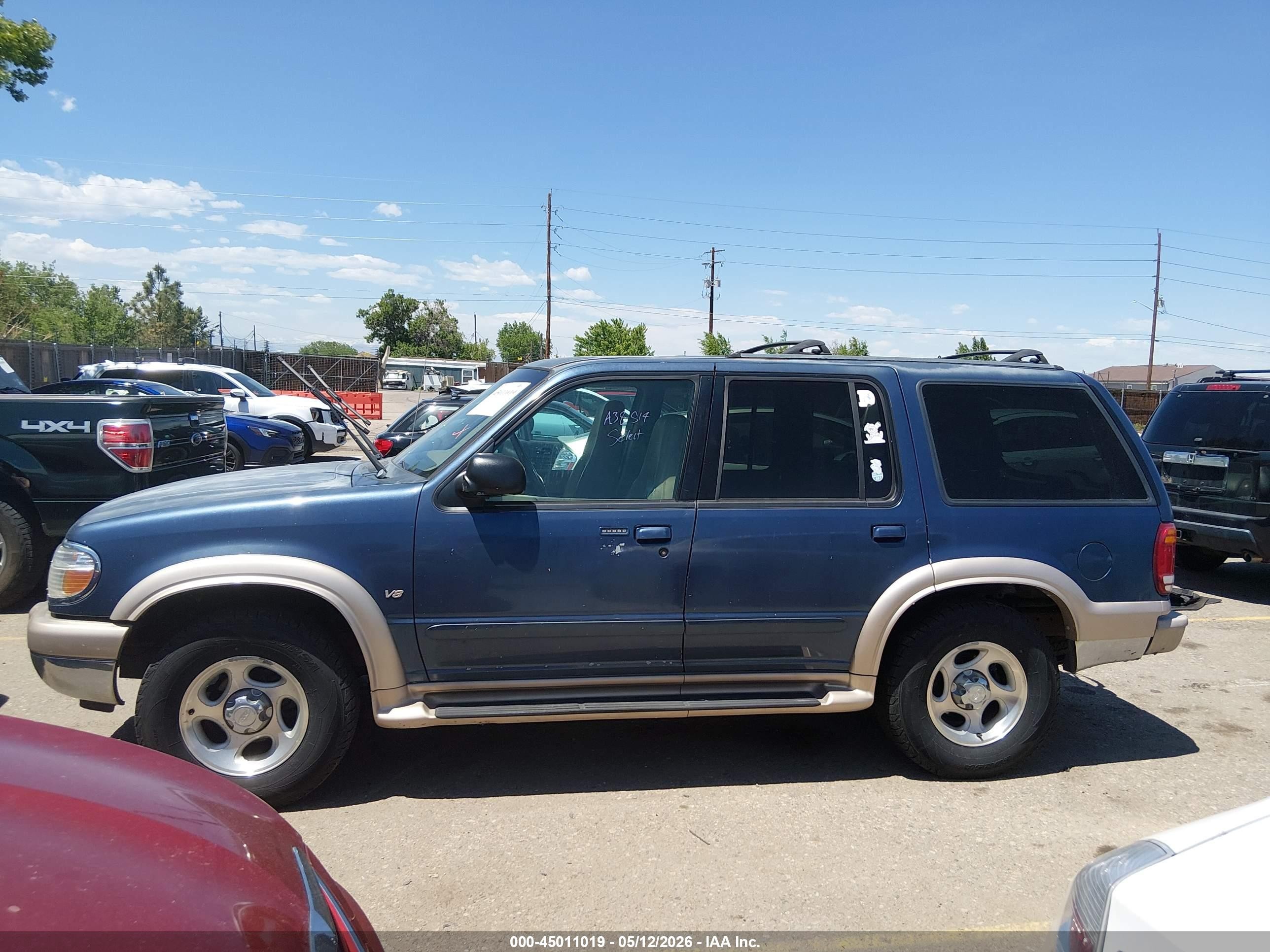 2000 Ford Explorer Eddie Bauer Blue vin: 1FMDU84P1YZA38514