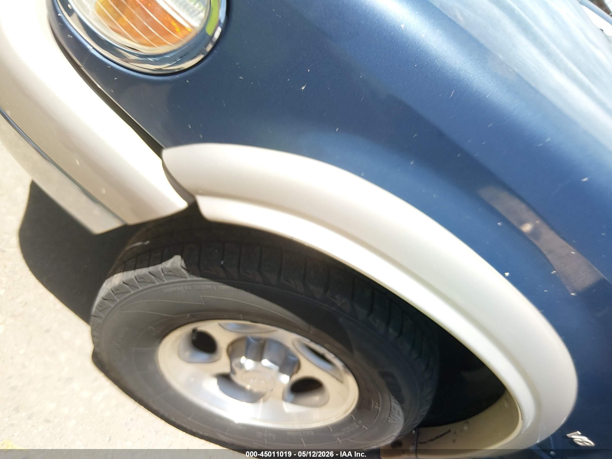 2000 Ford Explorer Eddie Bauer Blue vin: 1FMDU84P1YZA38514