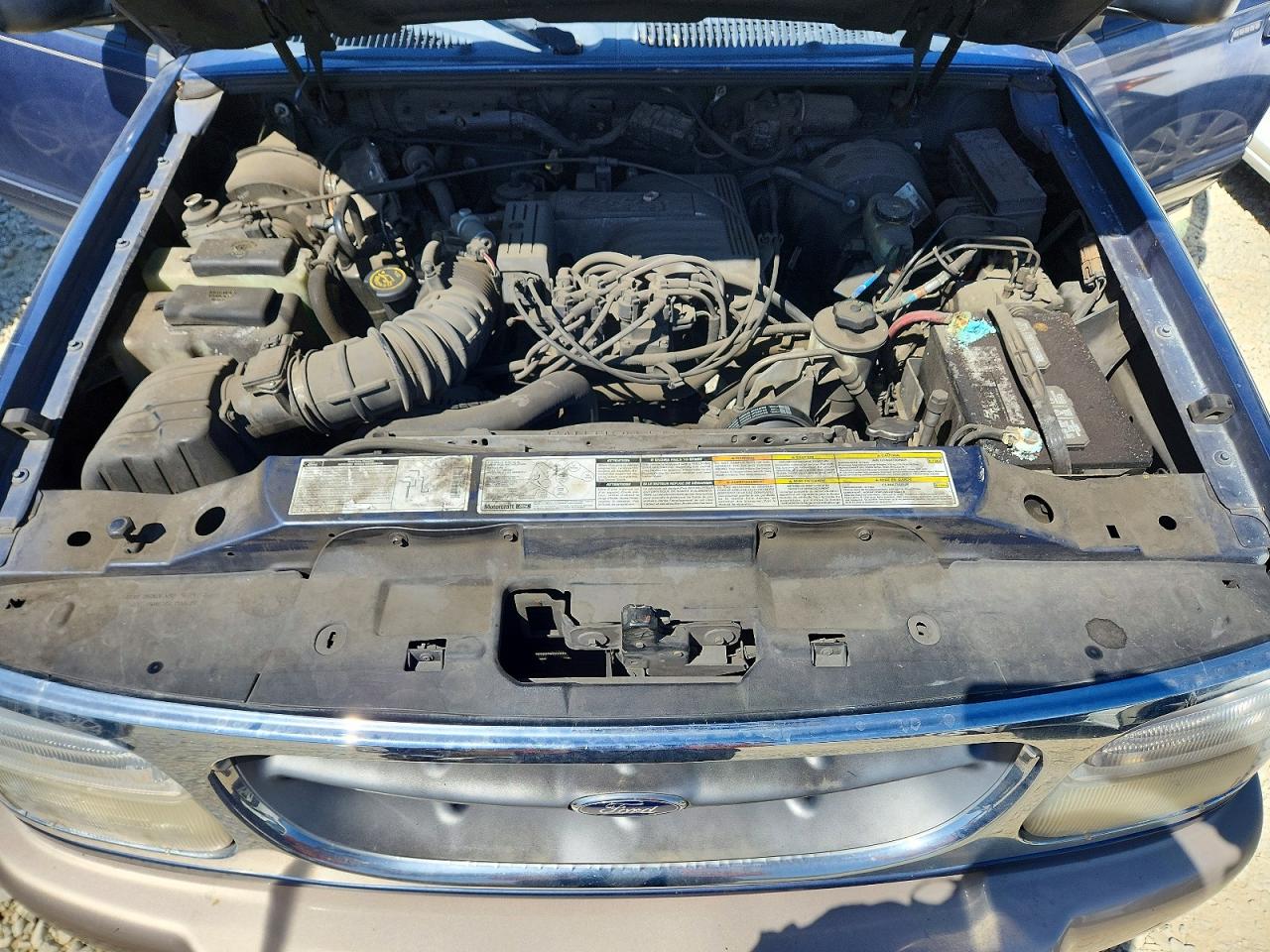 2000 Ford Explorer Eddie Bauer Blue vin: 1FMDU84P8YZB19428