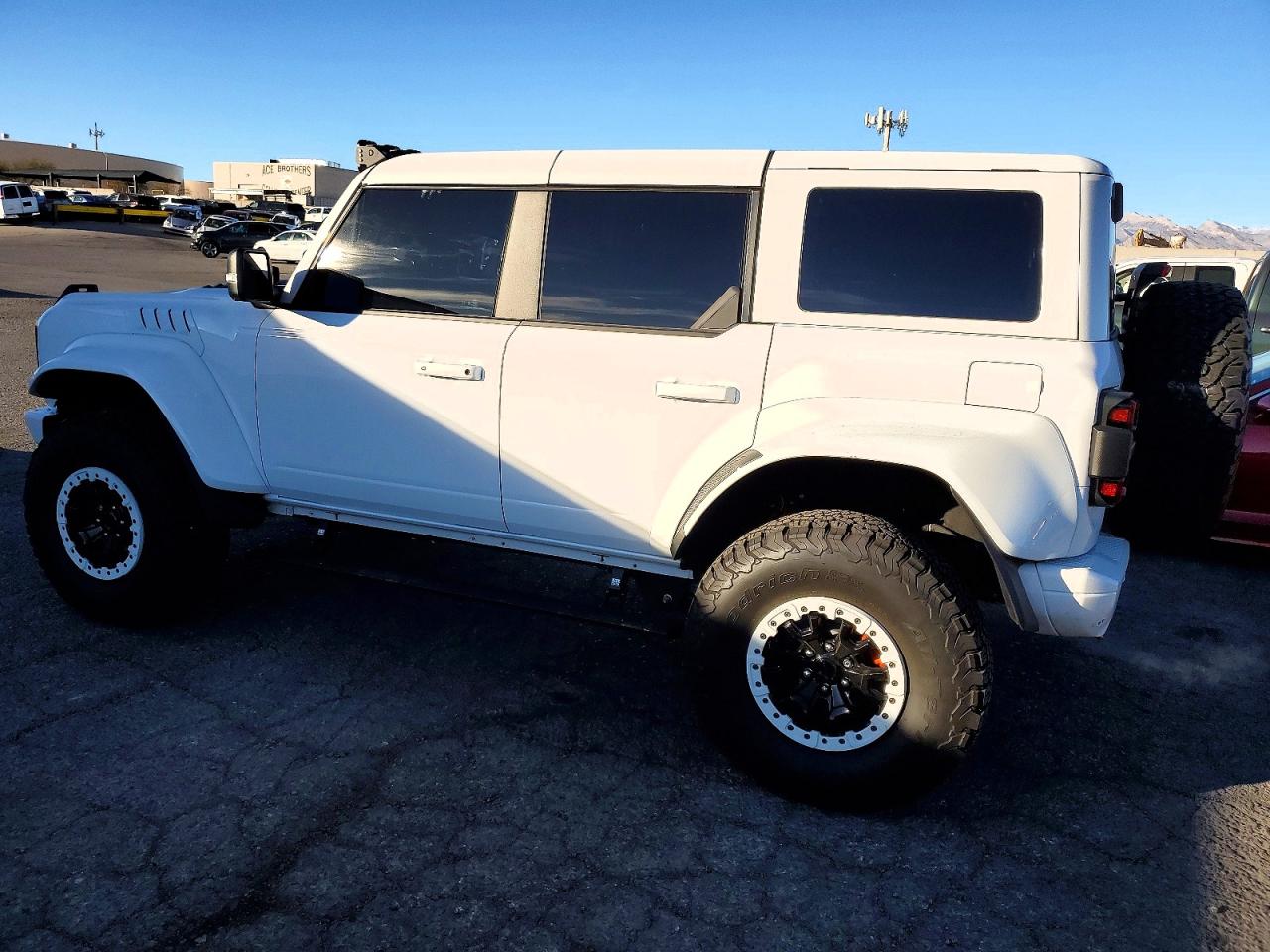 2024 Ford Bronco Raptor White vin: 1FMEE0RR2RLA27085
