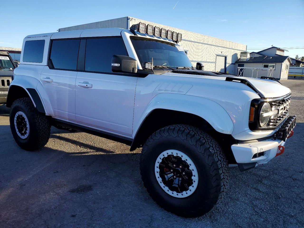 2024 Ford Bronco Raptor White vin: 1FMEE0RR2RLA27085
