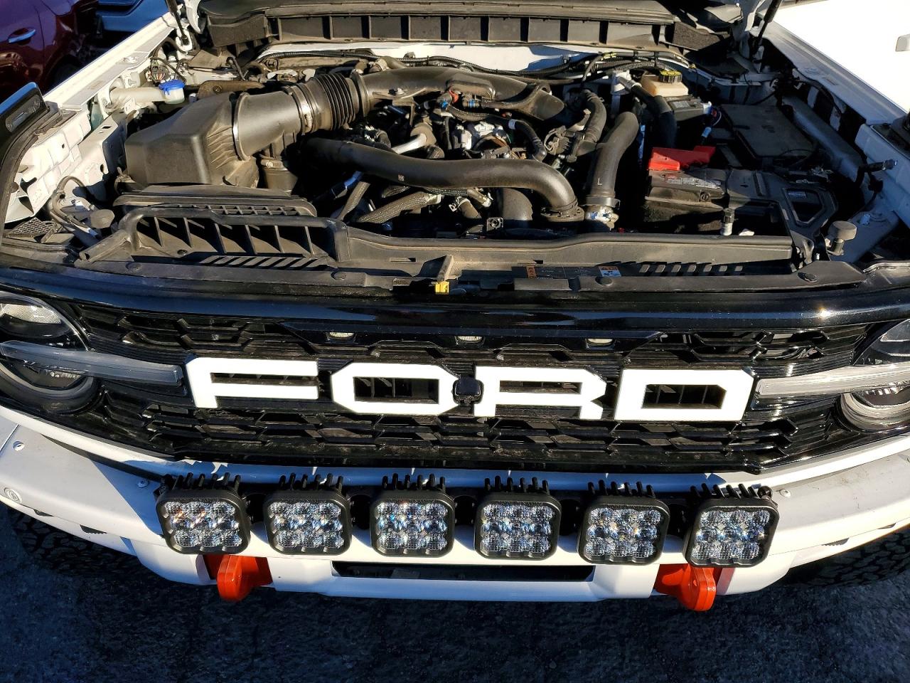 2024 Ford Bronco Raptor White vin: 1FMEE0RR2RLA27085