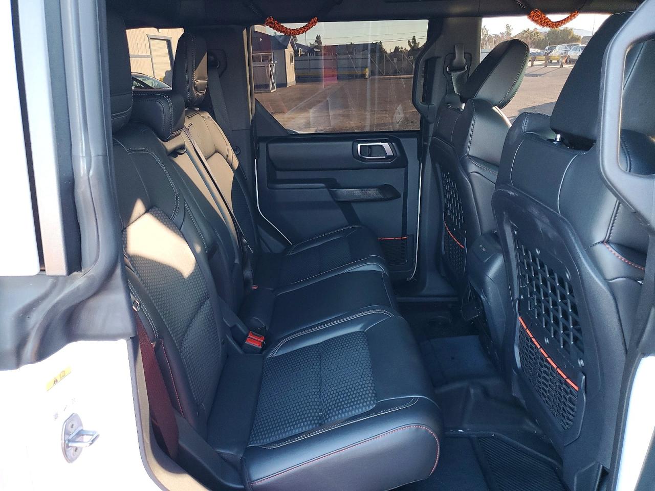 2024 Ford Bronco Raptor White vin: 1FMEE0RR2RLA27085