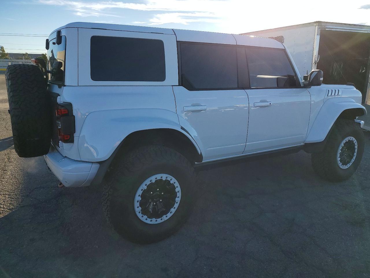 2024 Ford Bronco Raptor White vin: 1FMEE0RR2RLA27085