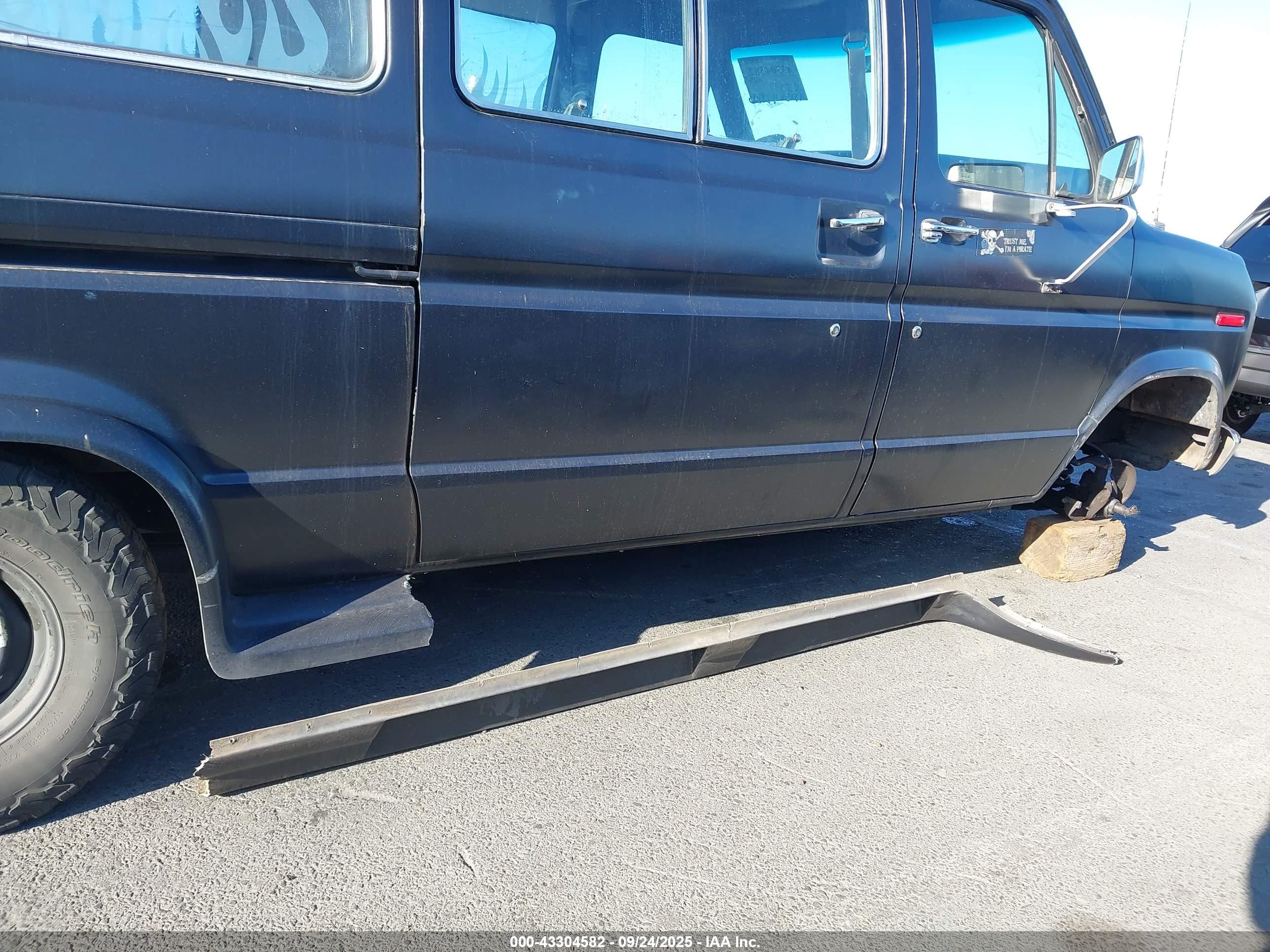 1984 Ford Econoline E150 Black vin: 1FMEE11F5EHA42281