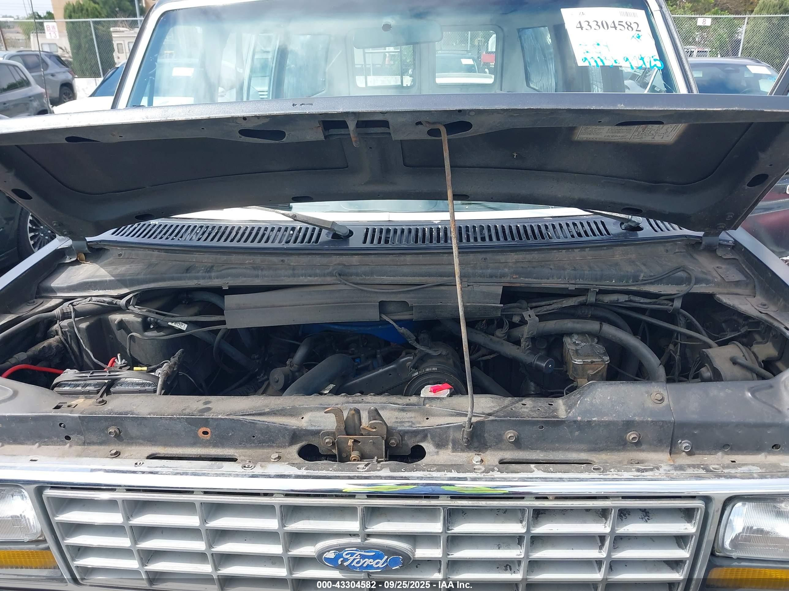 1984 Ford Econoline E150 Black vin: 1FMEE11F5EHA42281