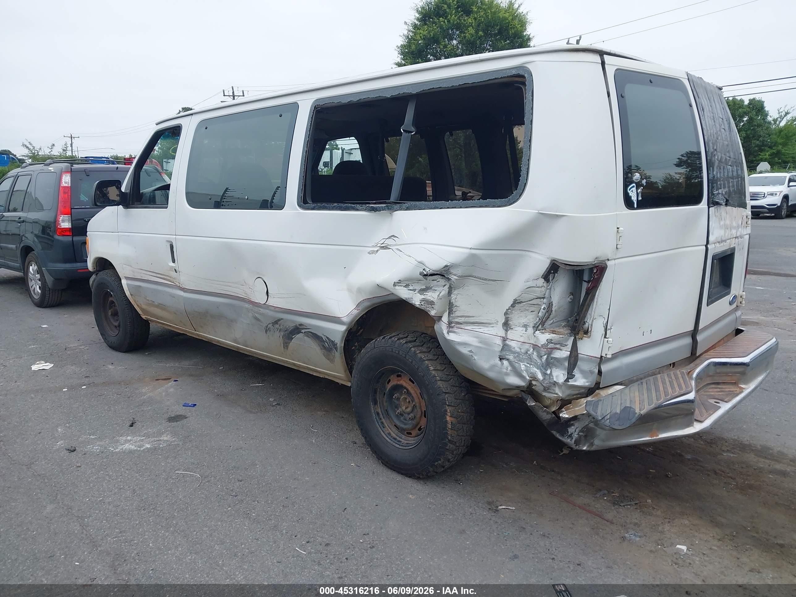 1996 Ford Econoline E150 White vin: 1FMEE11H4THA05320