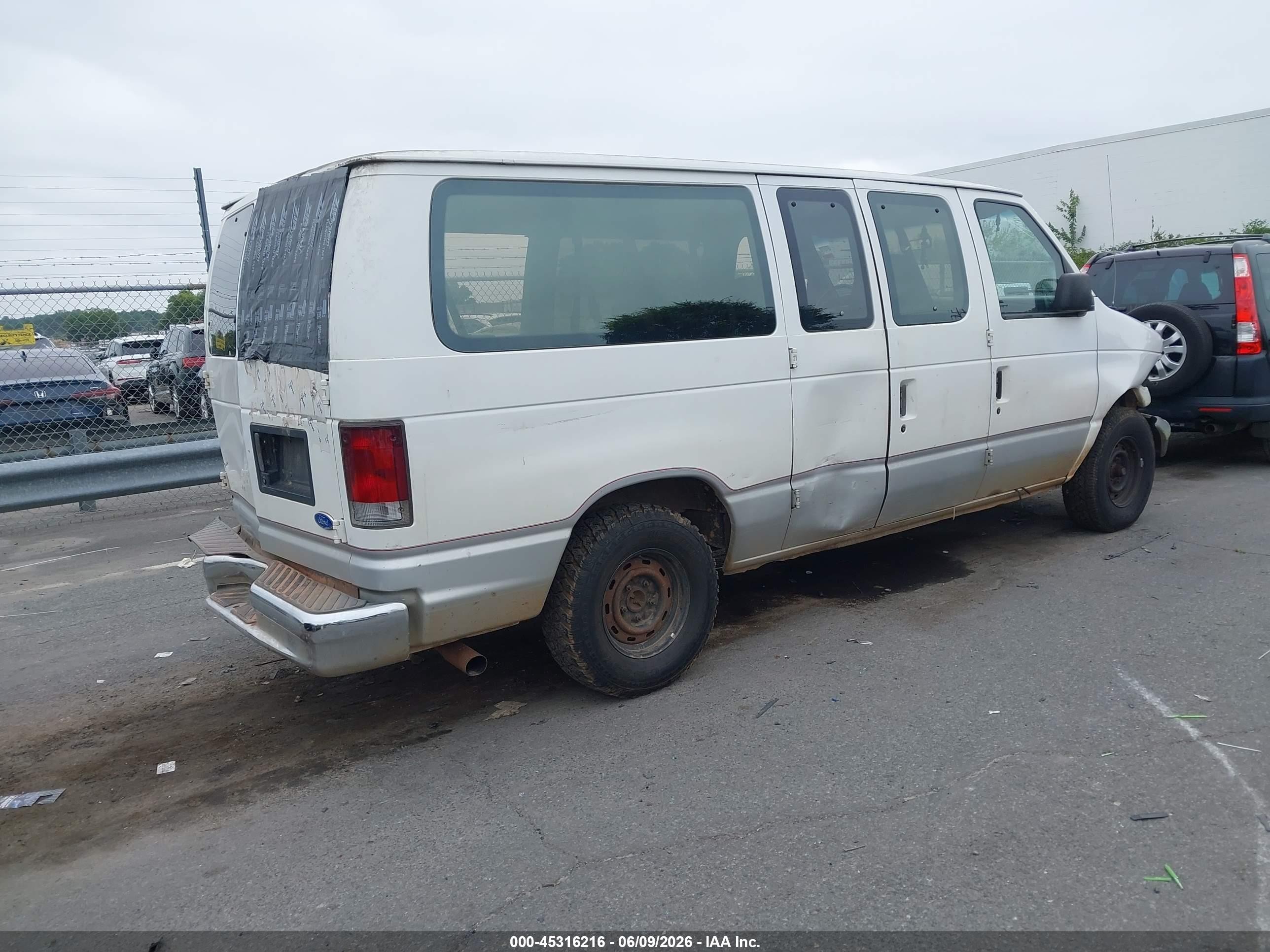 1996 Ford Econoline E150 White vin: 1FMEE11H4THA05320