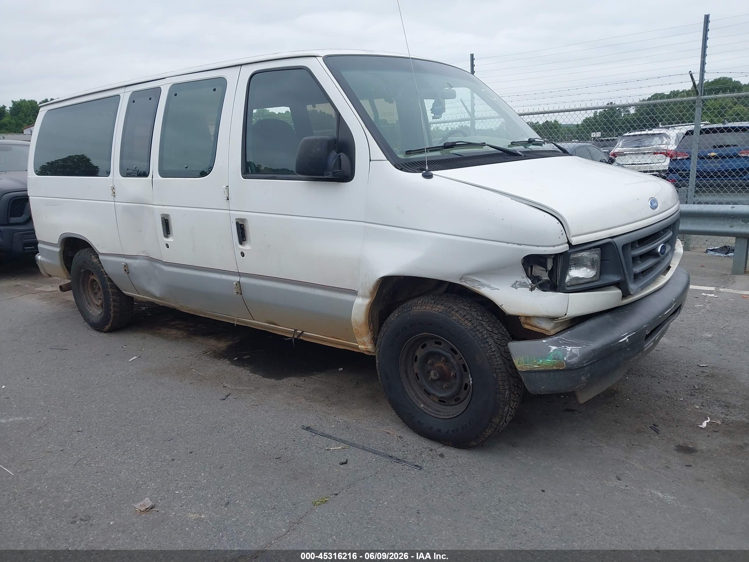 1996 Ford Econoline E150 White vin: 1FMEE11H4THA05320