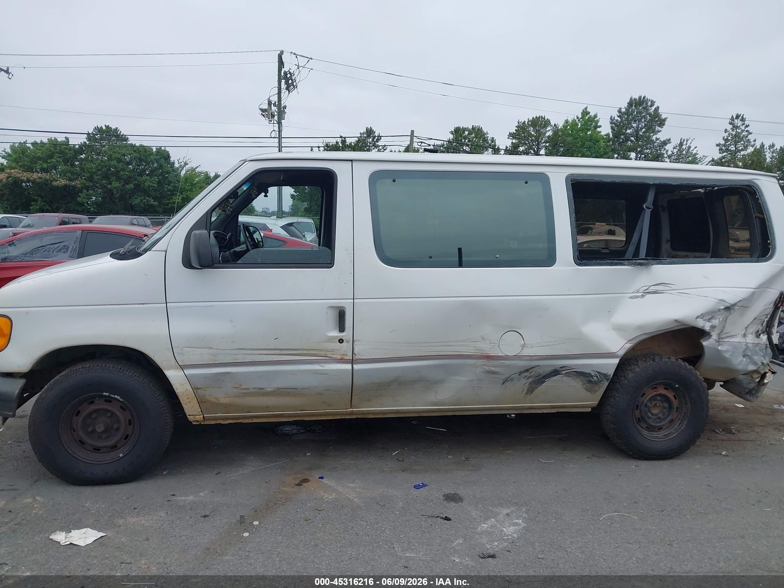 1996 Ford Econoline E150 White vin: 1FMEE11H4THA05320