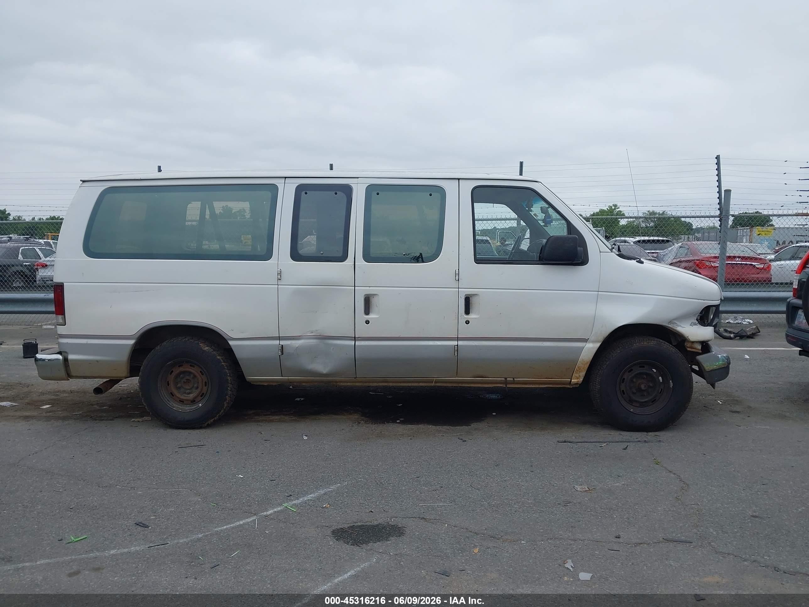 1996 Ford Econoline E150 White vin: 1FMEE11H4THA05320