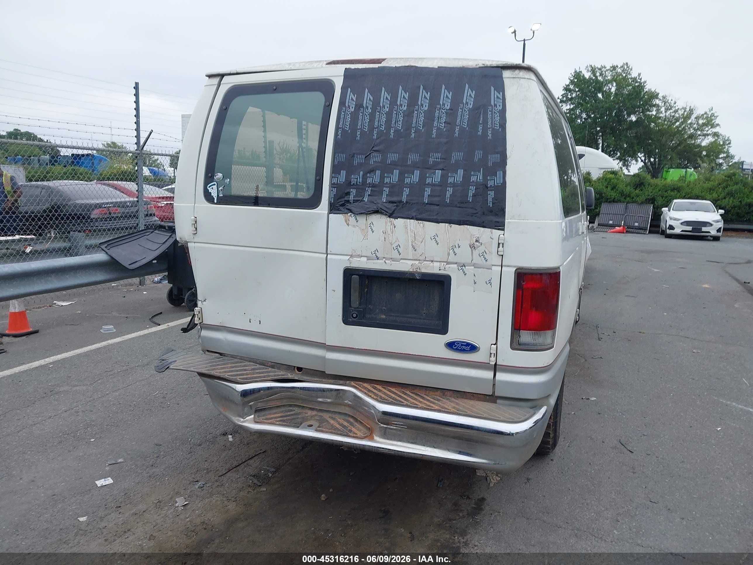1996 Ford Econoline E150 White vin: 1FMEE11H4THA05320