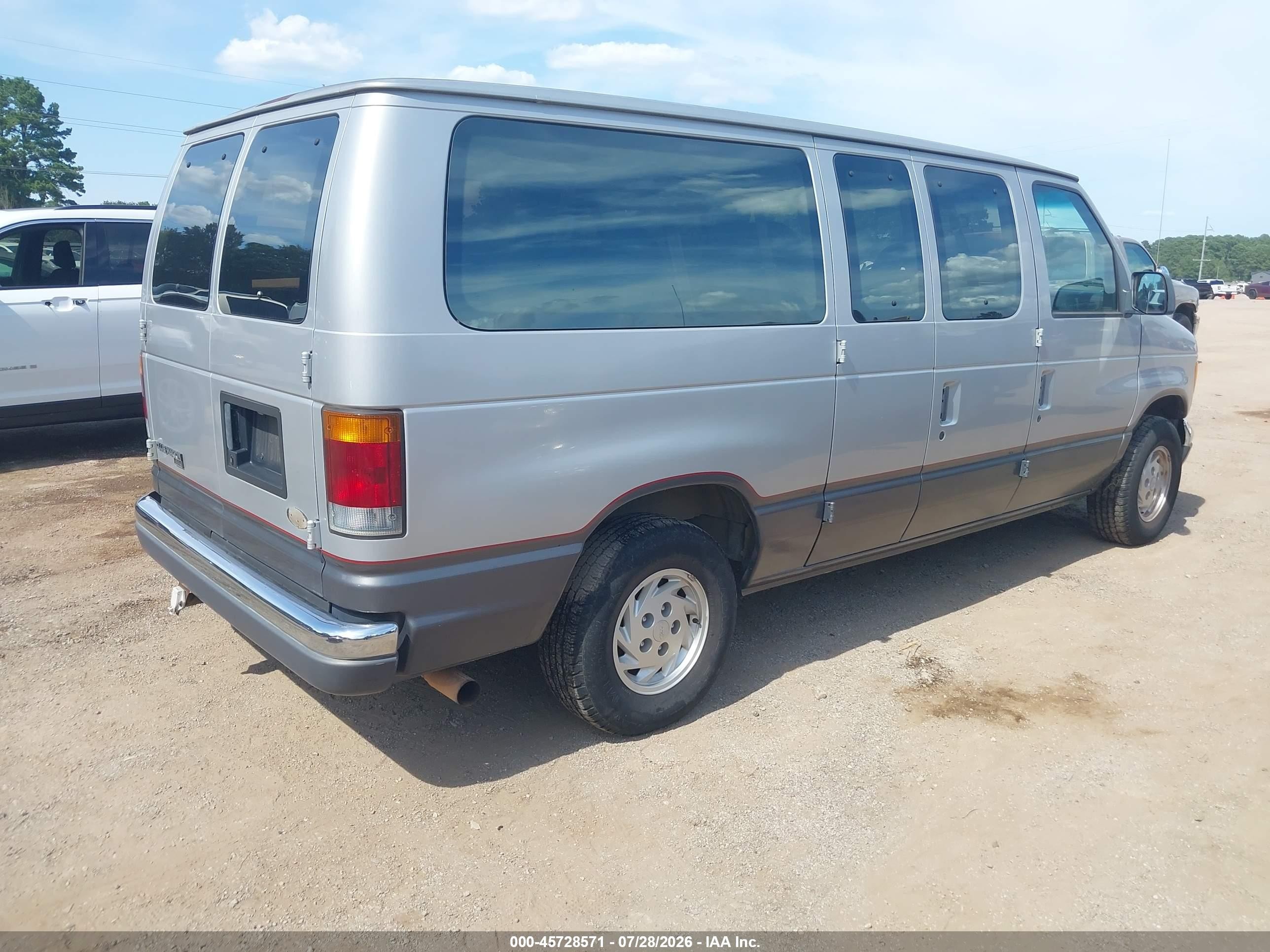 1992 Ford Econoline E150 Silver vin: 1FMEE11H8NHA12340