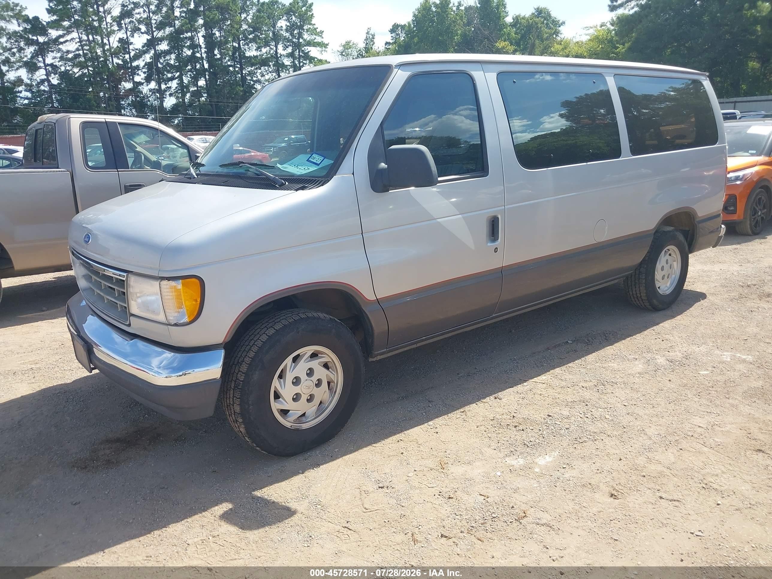 1992 Ford Econoline E150 Silver vin: 1FMEE11H8NHA12340