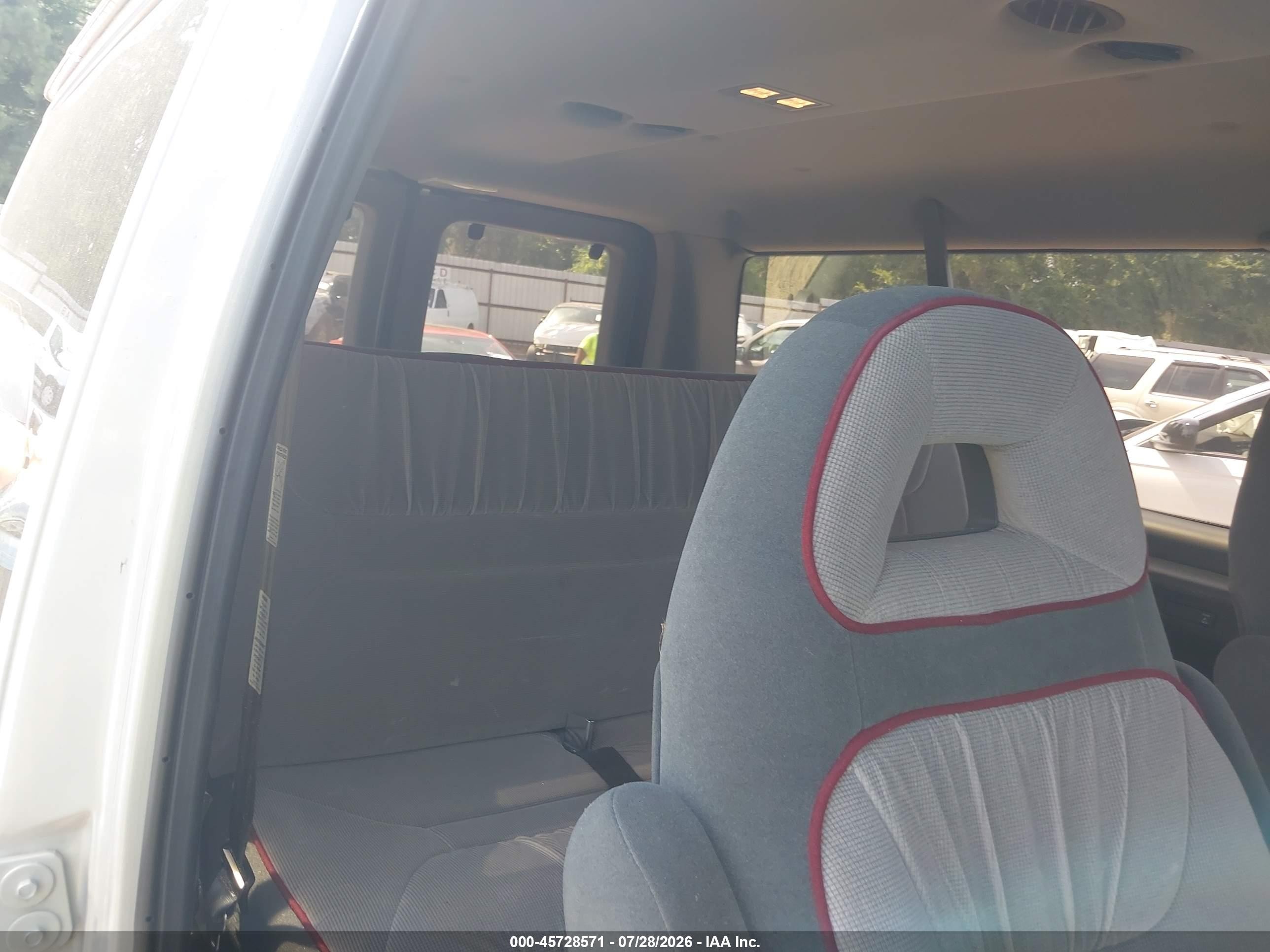 1992 Ford Econoline E150 Silver vin: 1FMEE11H8NHA12340