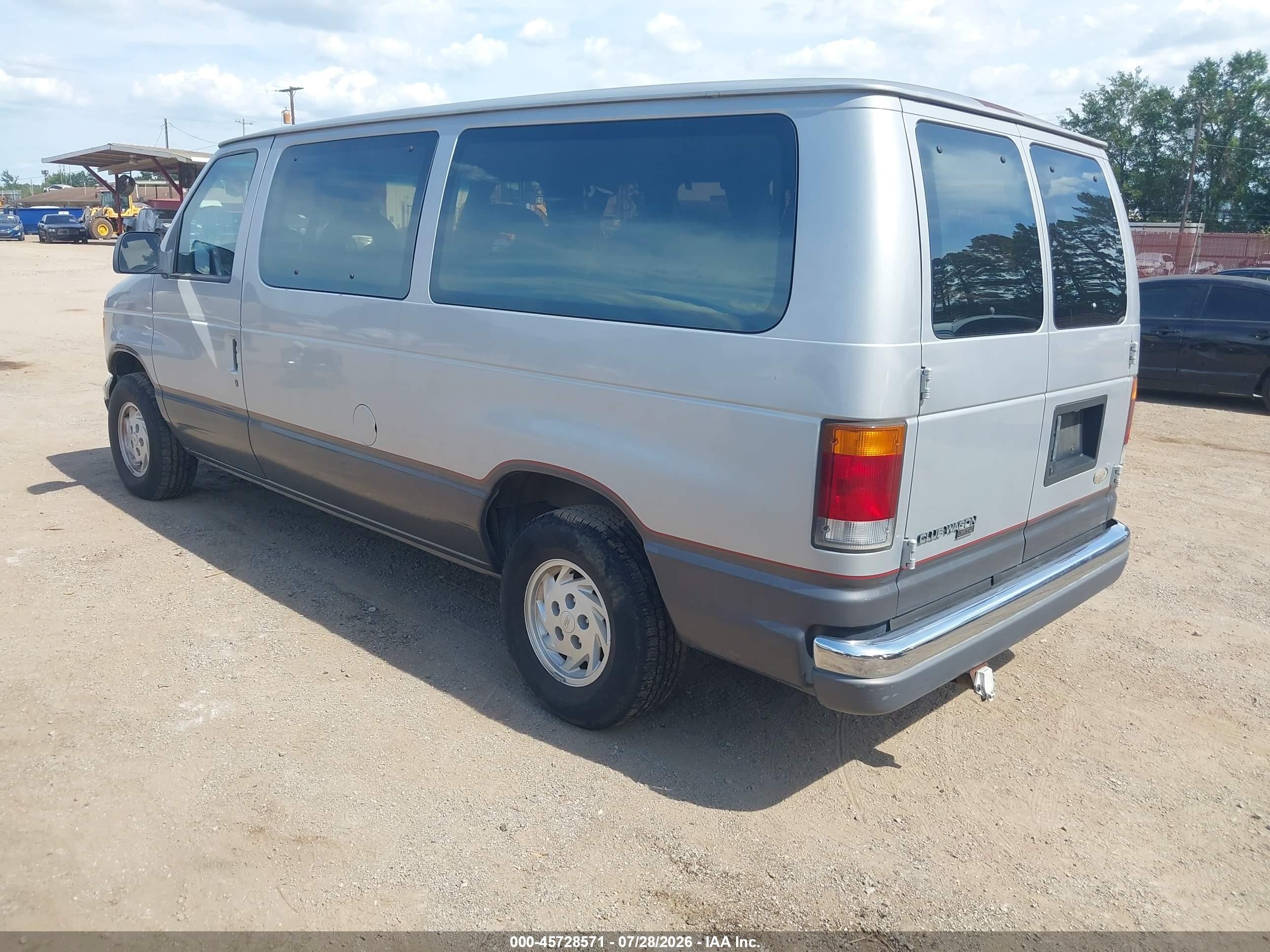 1992 Ford Econoline E150 Silver vin: 1FMEE11H8NHA12340