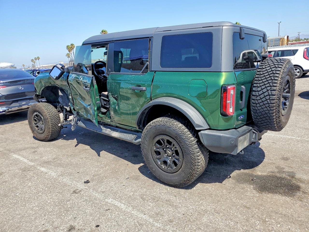 2024 Ford Bronco Wildtrak Green vin: 1FMEE2BP8RLB50393