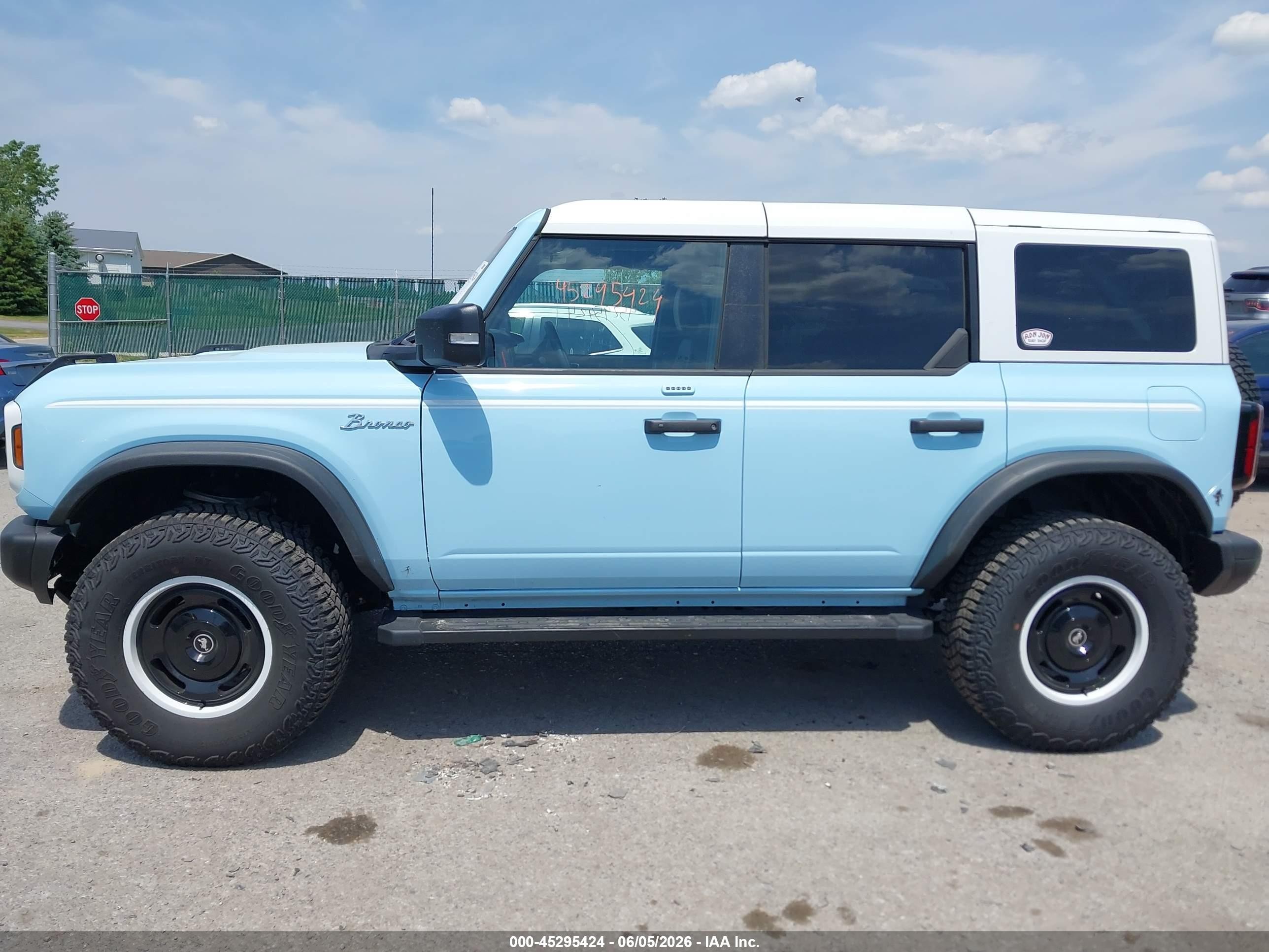 2023 Ford Bronco Heritage Limited Edition Blue vin: 1FMEE4GP5PLA71443